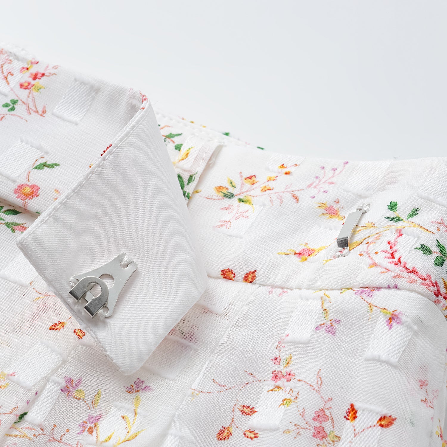 “慵懶俏麗”特殊工藝印花短褲