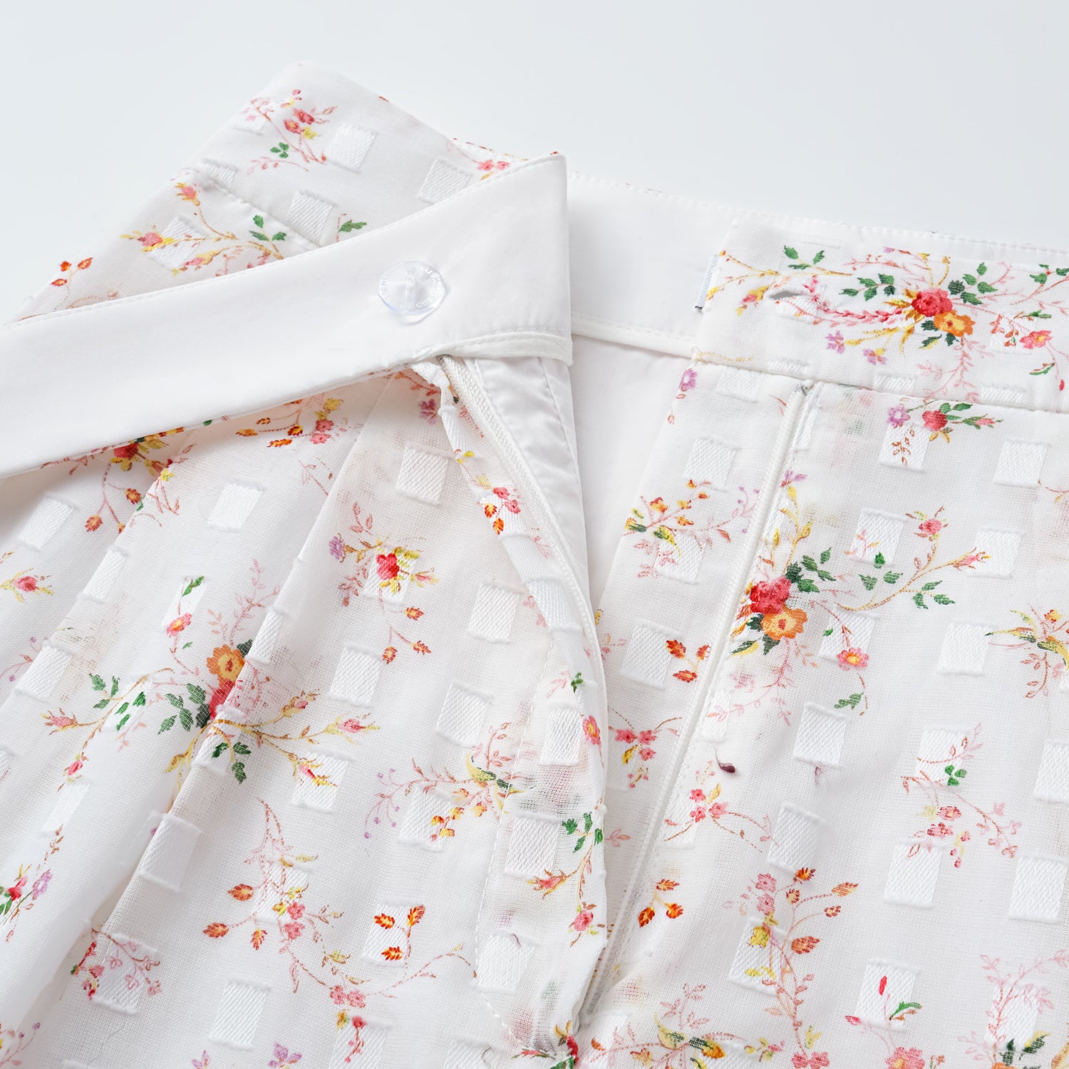 “慵懶俏麗”特殊工藝印花短褲