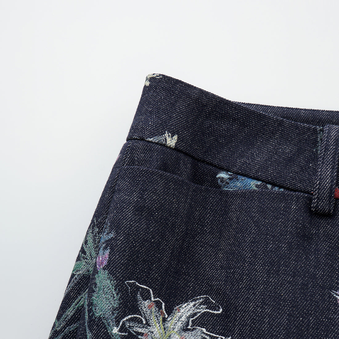 “Easy Go Chic” 義大利浮描蠟花繪印工藝九分牛仔褲—Blue Bloom藍野花語
