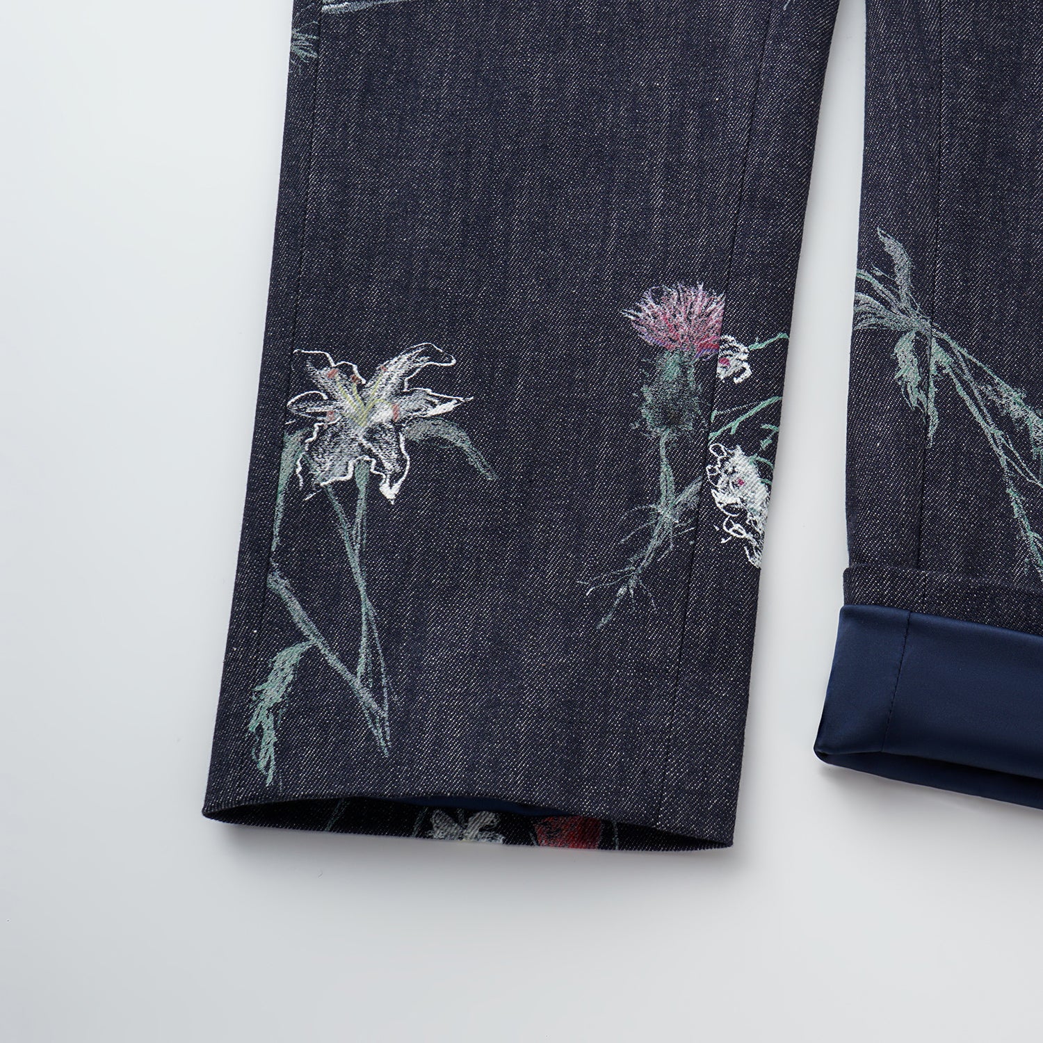 “Easy Go Chic” 義大利浮描蠟花繪印工藝九分牛仔褲—Blue Bloom藍野花語