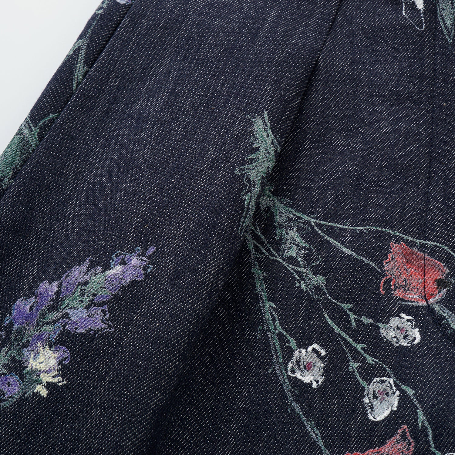 “Easy Go Chic” 義大利浮描蠟花繪印工藝牛仔短褲—Blue Bloom藍野花語