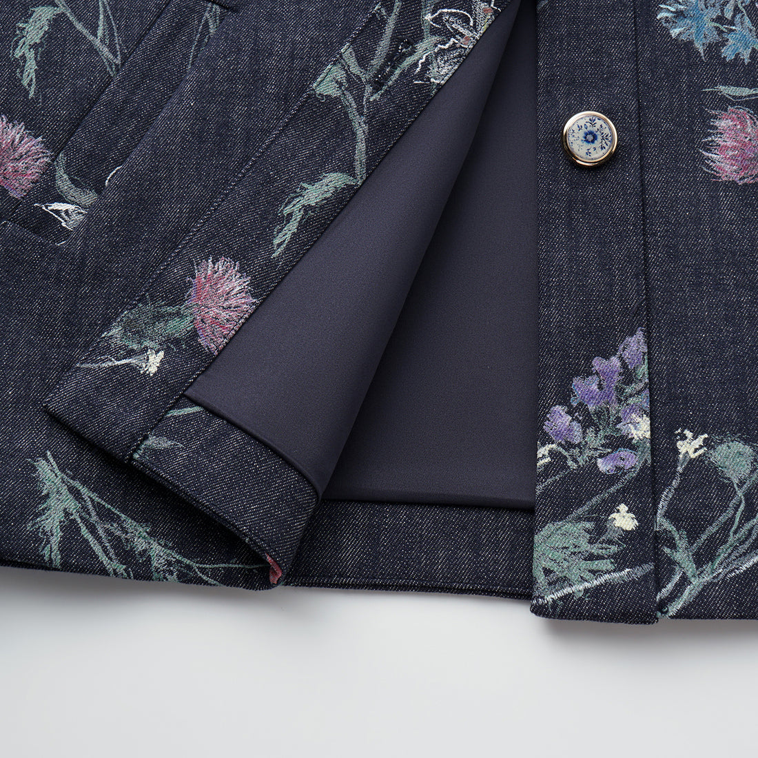 “Easy Go Chic”義大利浮描蠟花繪印工藝牛仔馬甲背心—Blue Bloom藍野花語