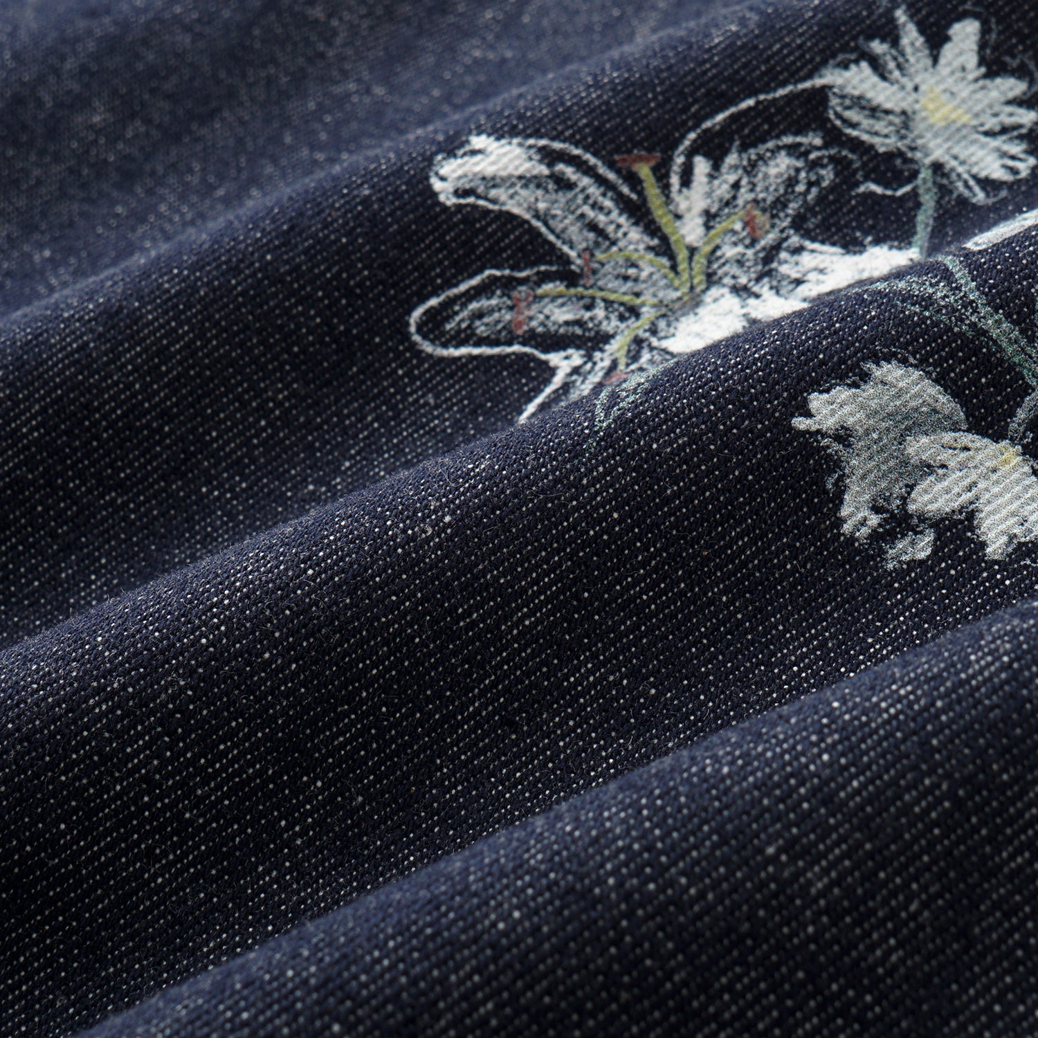 “Easy Go Chic”義大利浮描蠟花繪印工藝牛仔馬甲背心—Blue Bloom藍野花語