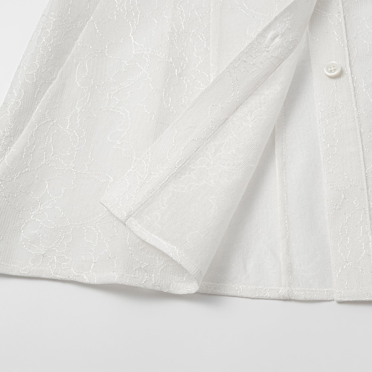 “Daytime Sparkle.” 法國頂級貼層蕾絲工藝鑽石切割襯衫
