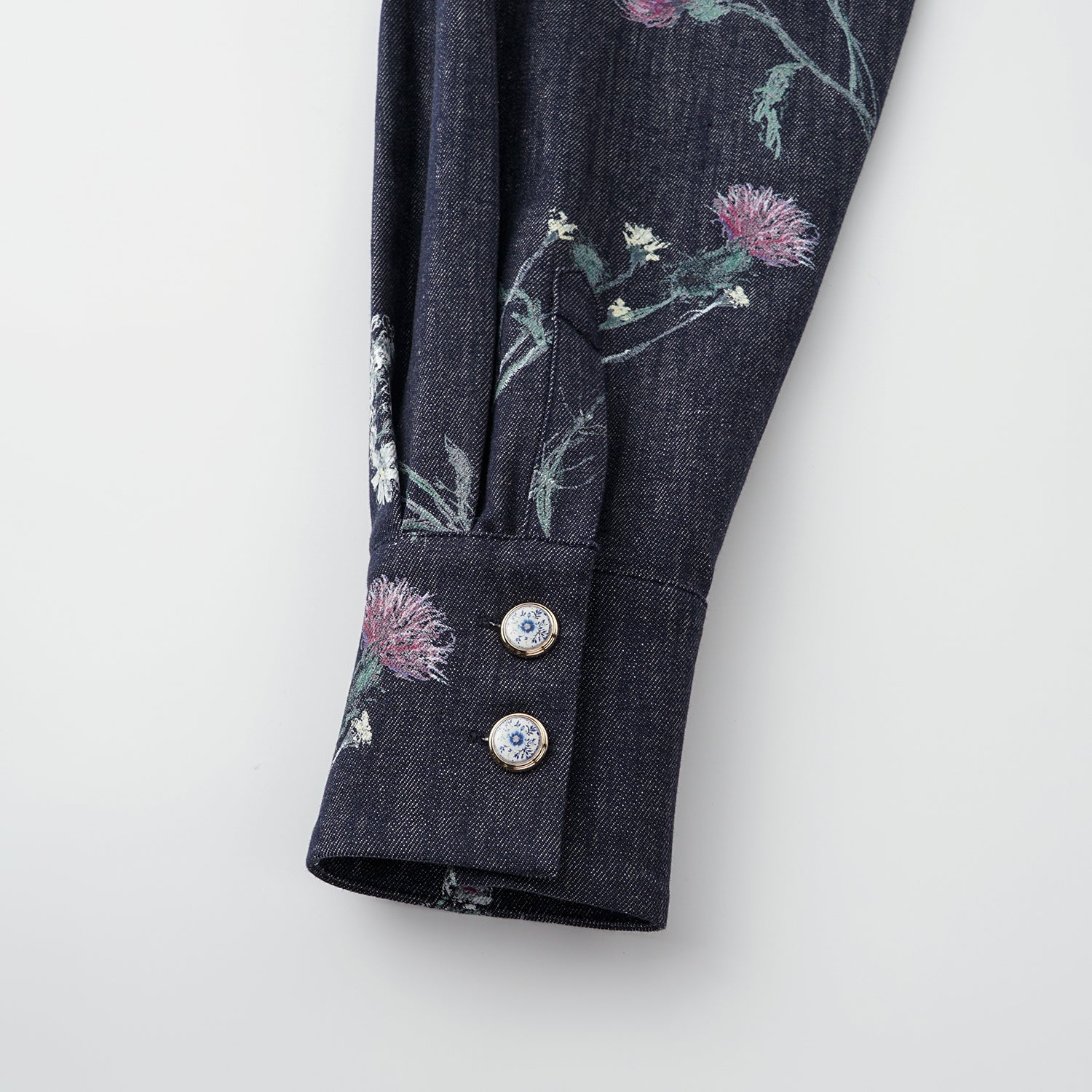 “Easy Go Chic”義大利浮描蠟花繪印工藝牛仔襯衫—Blue Bloom藍野花語