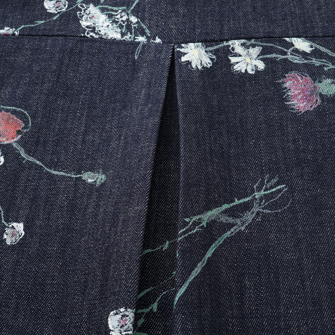 “Easy Go Chic”義大利浮描蠟花繪印工藝牛仔襯衫—Blue Bloom藍野花語