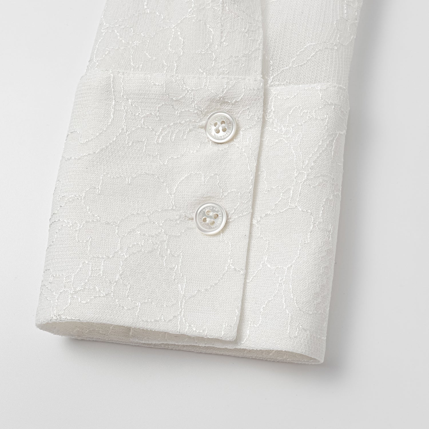 “Daytime Sparkle.” 法國頂級貼層蕾絲工藝鑽石切割襯衫