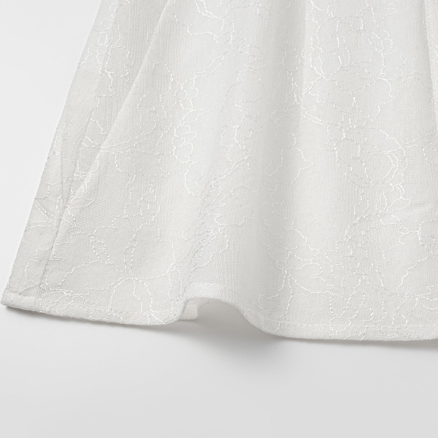 “Daytime Sparkle.” 法國頂級貼層蕾絲工藝無袖襯衫