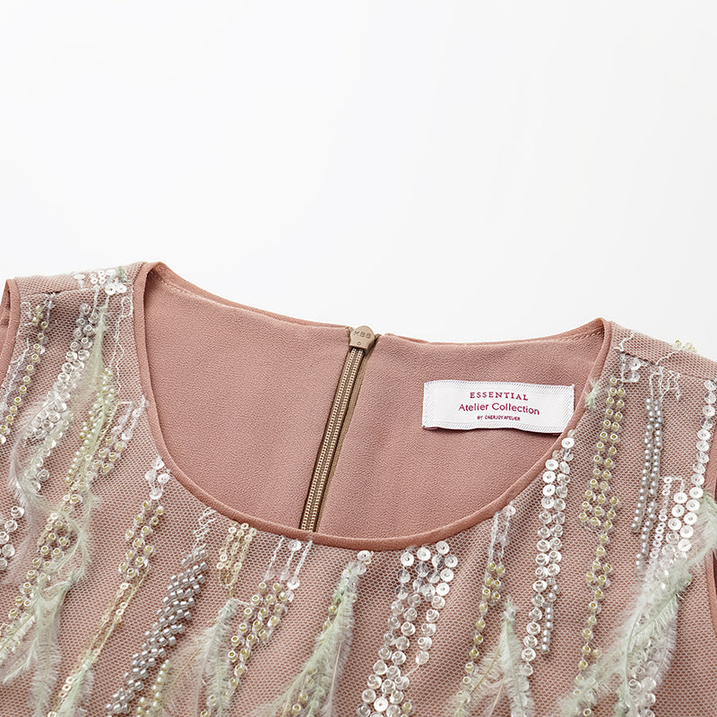 “Welcome to my party.” 珠繡羽毛工藝背心