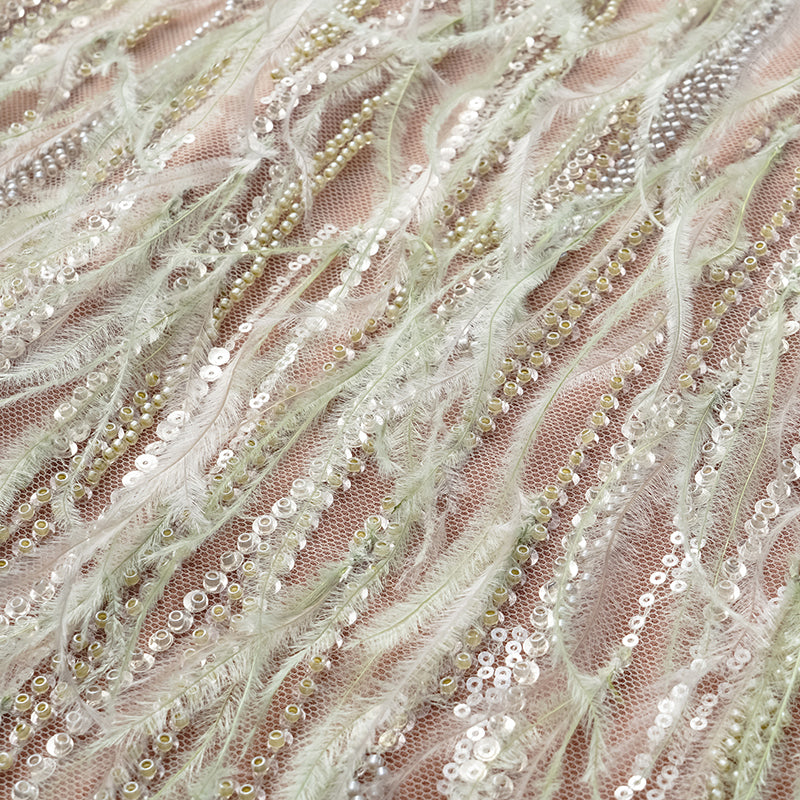 “Welcome to my party.” 珠繡羽毛工藝背心