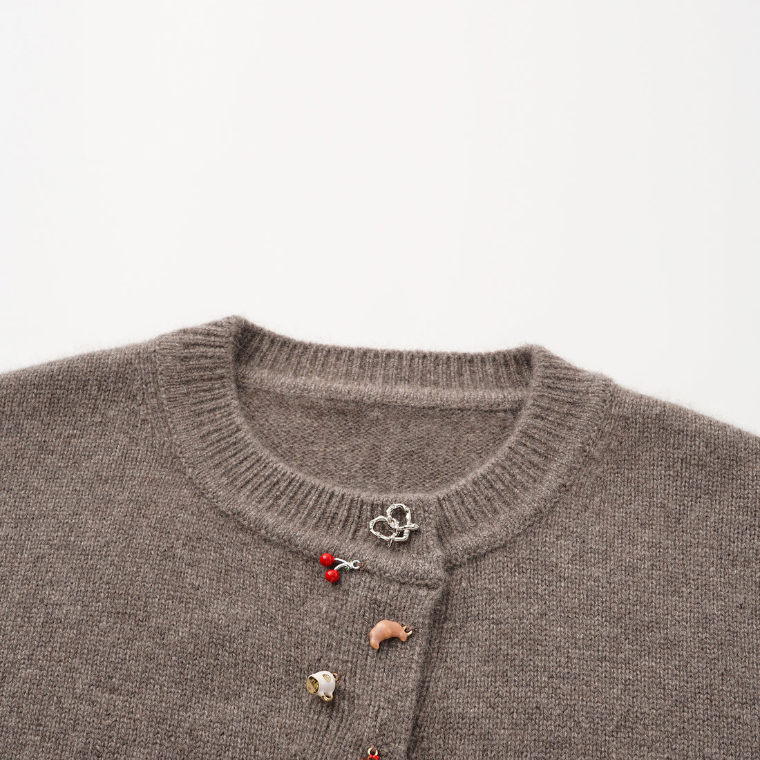 “Autumn Diary” 100% Cashmere斜襟立體釦飾針織外套—Cacao Butter可可巴特