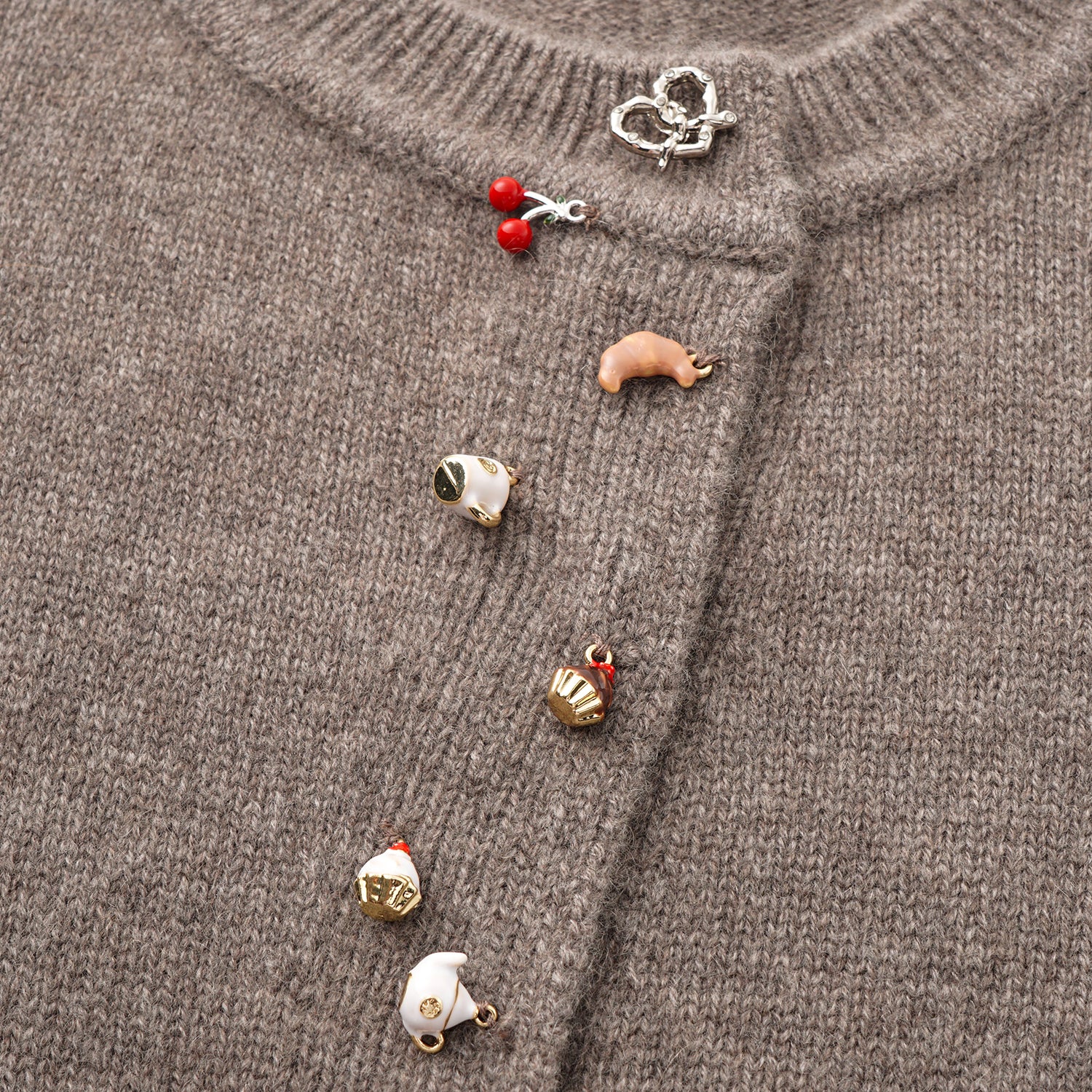 “Autumn Diary” 100% Cashmere斜襟立體釦飾針織外套—Cacao Butter可可巴特