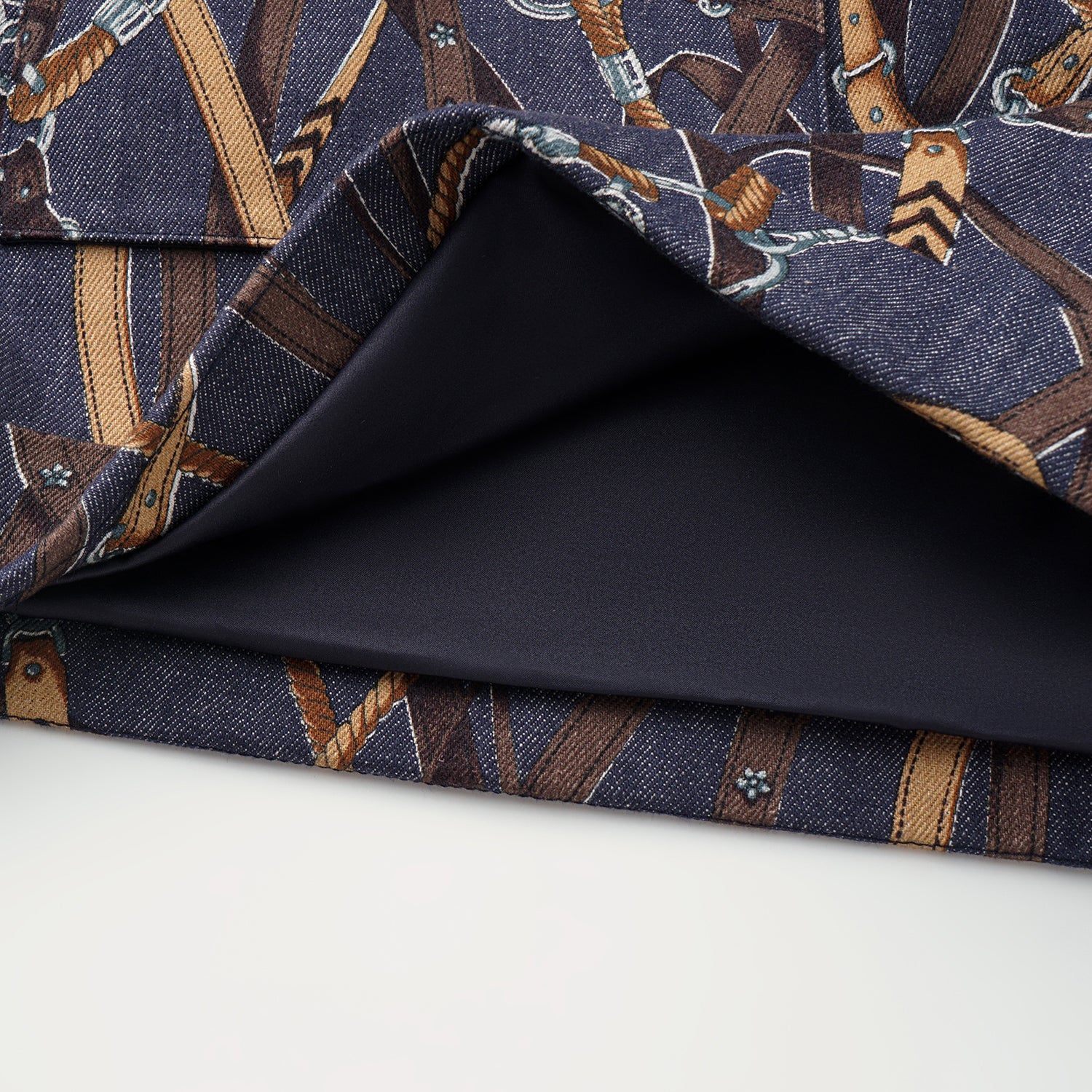 “Easy Go Chic”義大利鍊飾繪印工藝牛仔連身褲—Midnight Gallop詩夜漫行