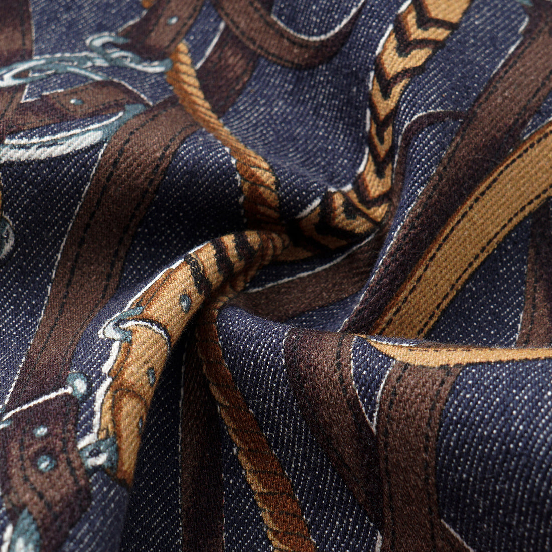 “Easy Go Chic”義大利鍊飾繪印工藝牛仔短褲—Midnight Gallop詩夜漫行