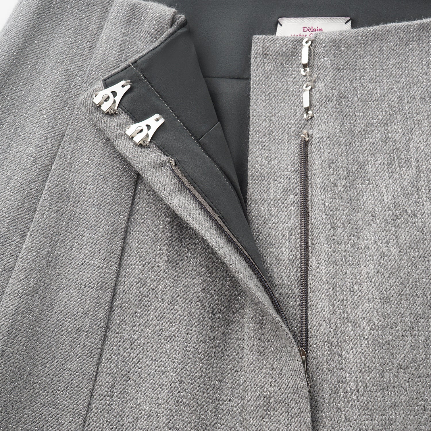 “Westminster Weekdays." 義大利頂級羊毛銀織工藝長褲—British Grey英倫霧灰