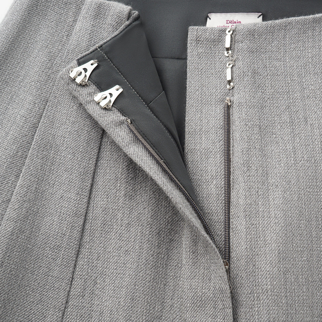 “Westminster Weekdays." 義大利頂級羊毛銀織工藝長褲—British Grey英倫霧灰