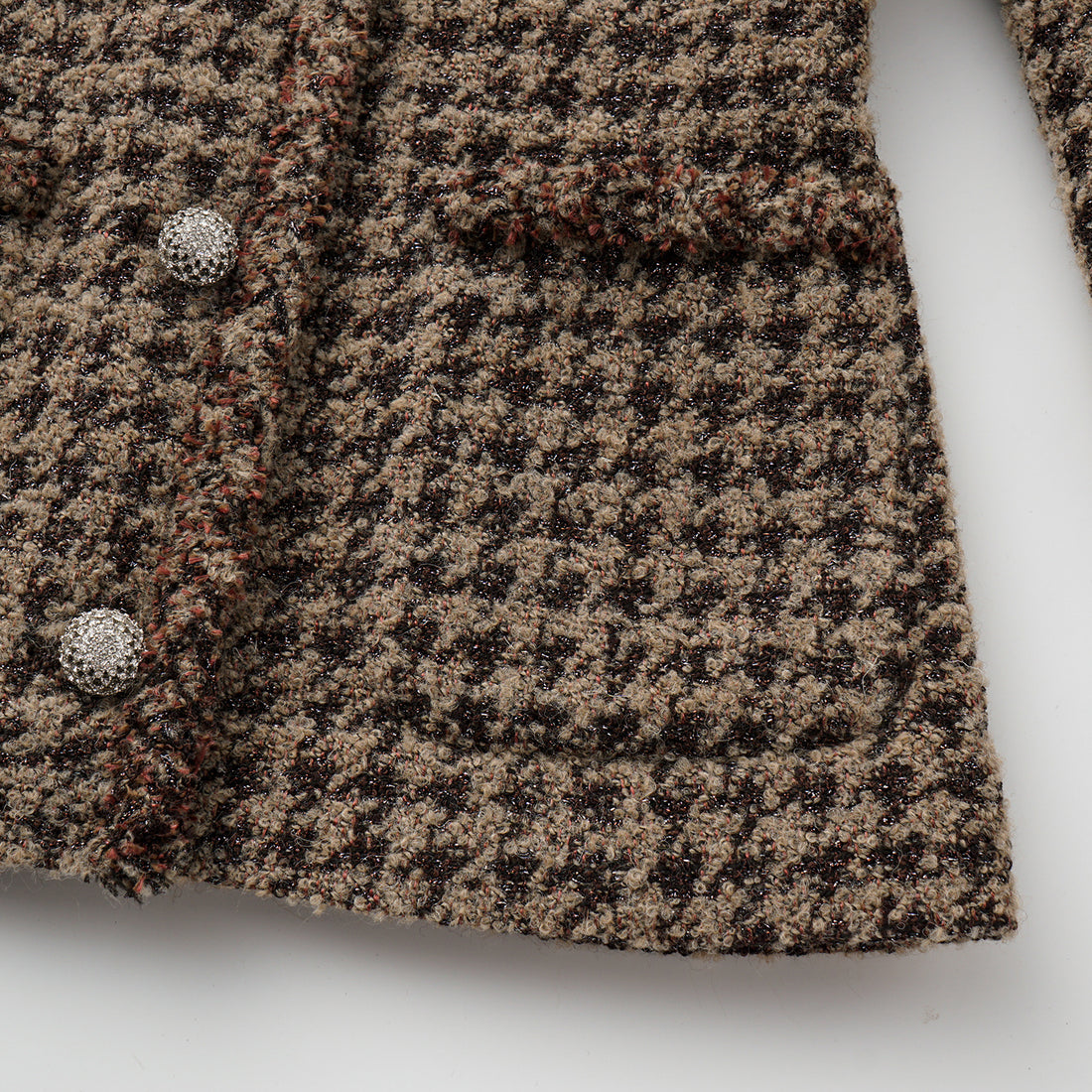 "Chelsea Citywalk." 義大利星紗簇絨緹花千鳥格修身外套—Timeworn Bloom歲月縫花