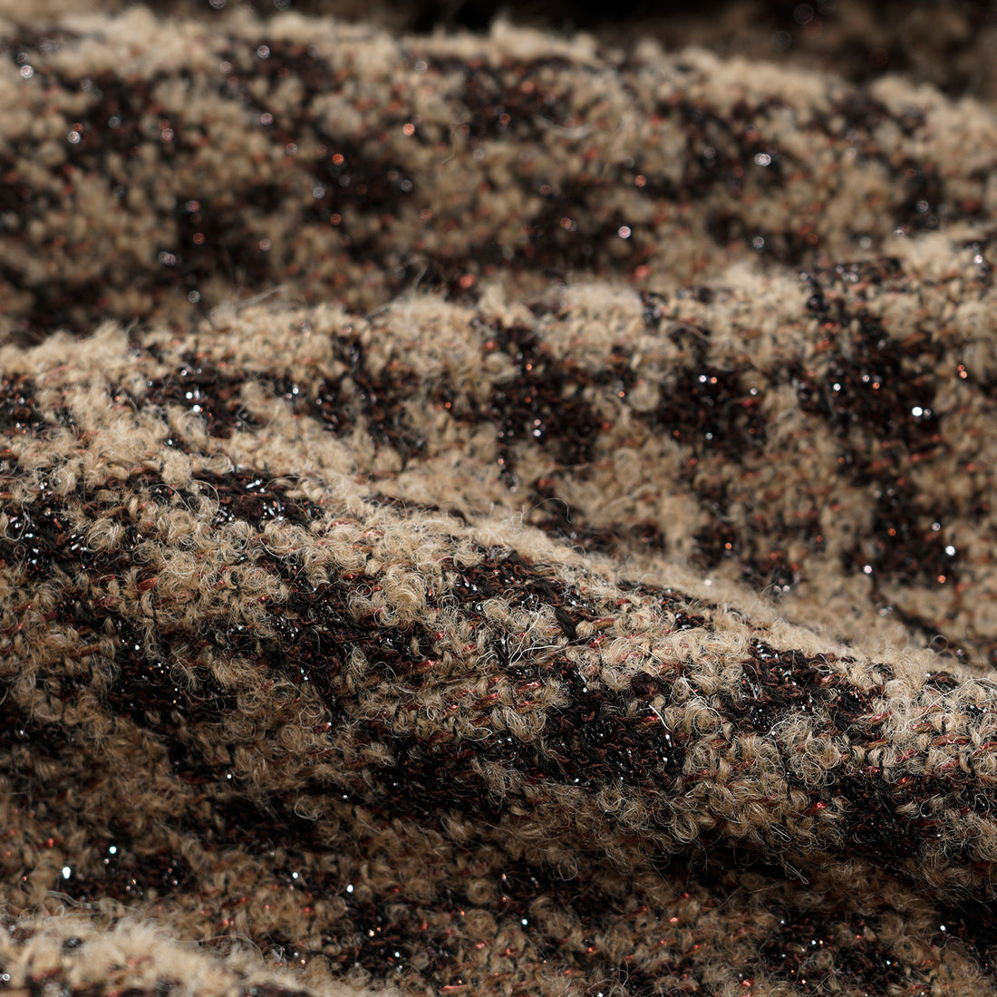 "Chelsea Citywalk." 義大利星紗簇絨緹花千鳥格修身外套—Timeworn Bloom歲月縫花