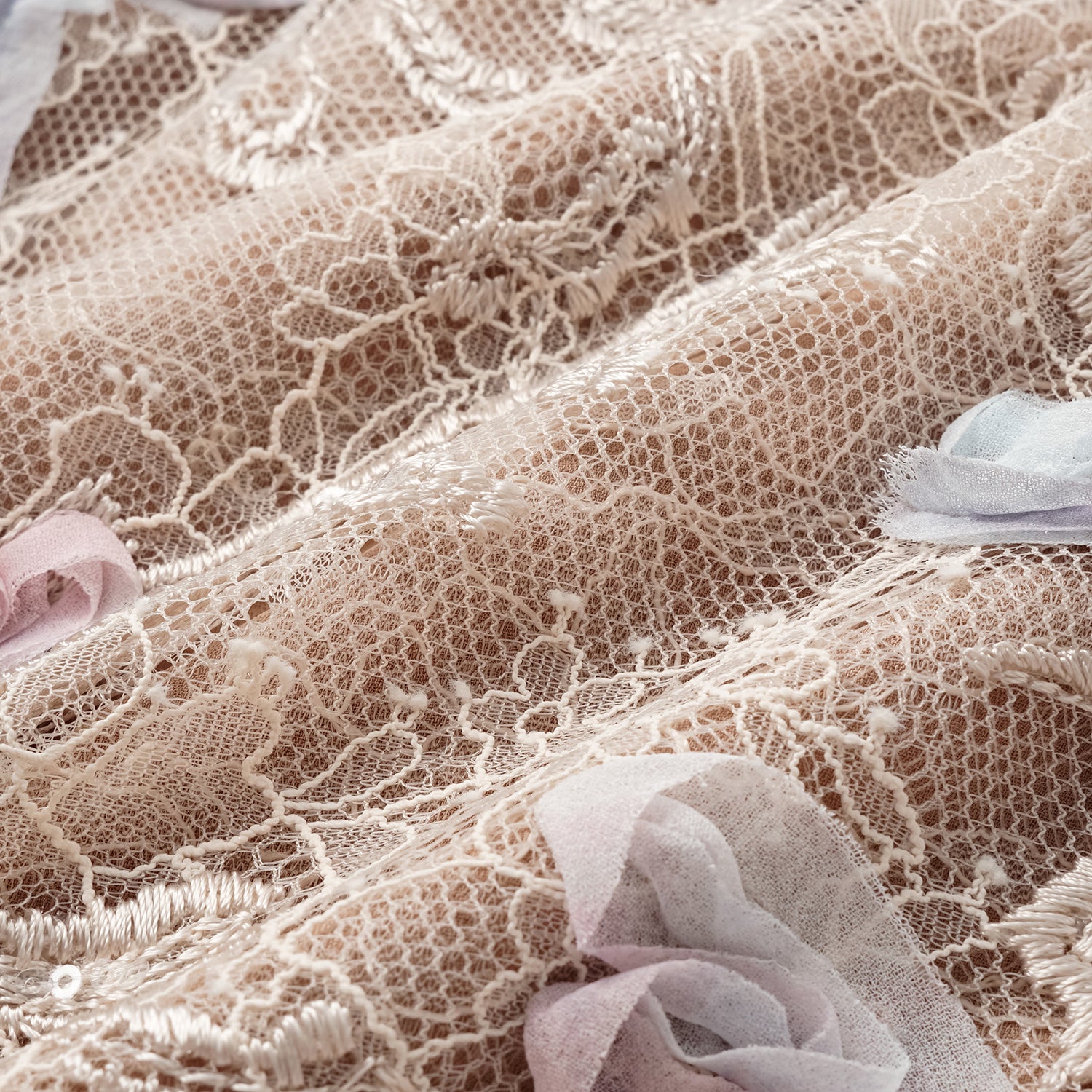 "Imperial Garden Teatime." 染緞隨畫工藝輕國風蕾絲短褲— 晨曦花霧 Dawn Mist Bloom