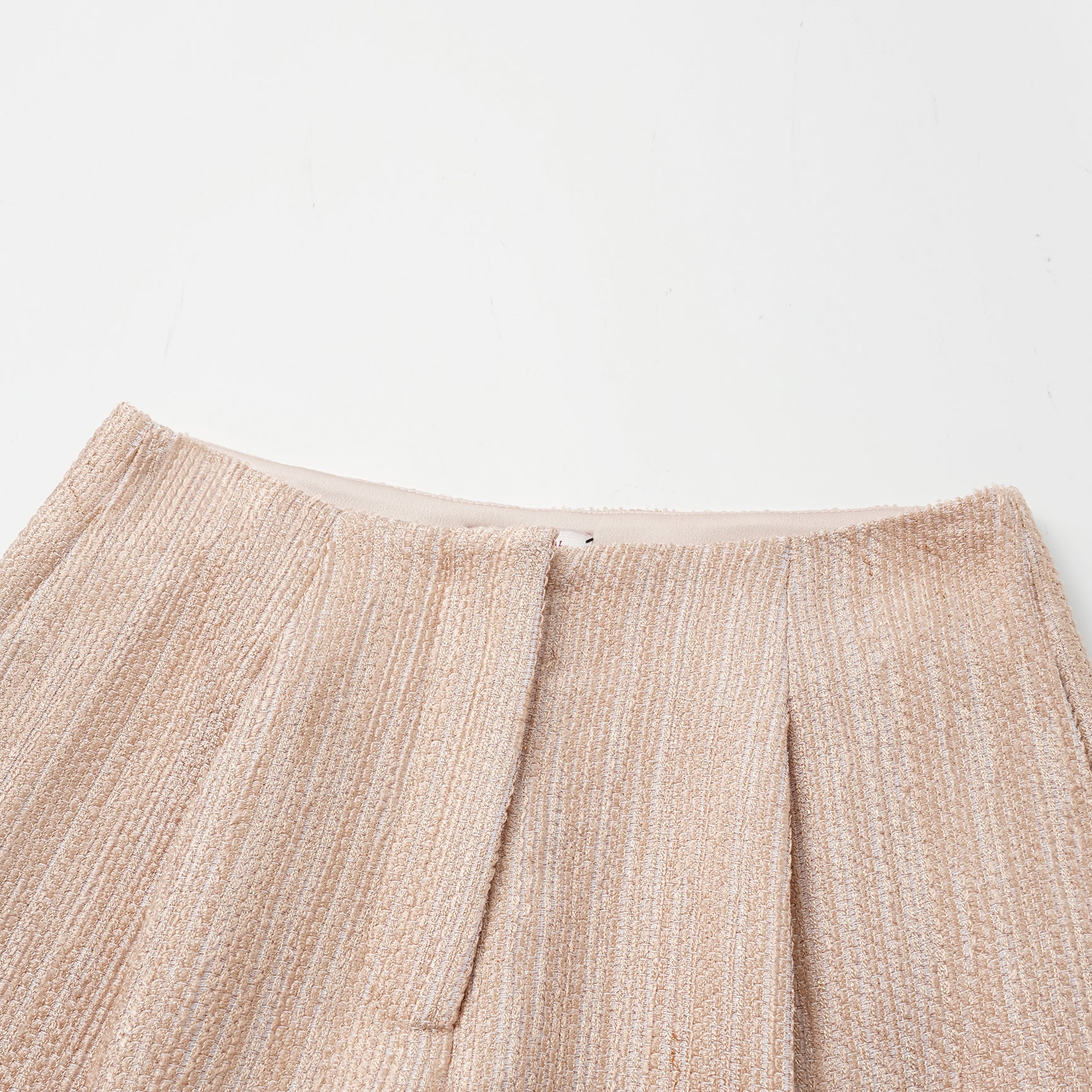 "Weekend at Monaco." 西班牙輕薄花呢短褲— Amber Gold