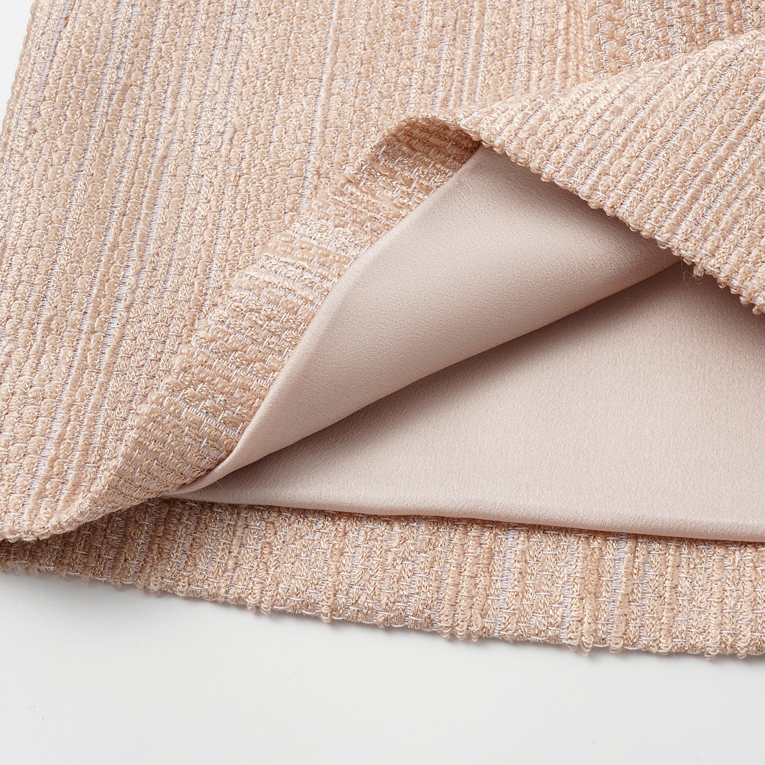 "Weekend at Monaco." 西班牙輕薄花呢短褲— Amber Gold