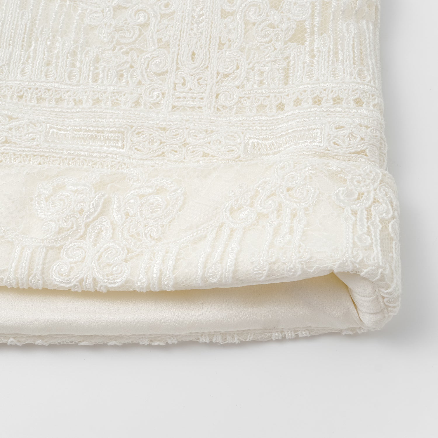 “Weekend At Monaco."鏤空刻花工藝蕾絲短褲—NookLume 隅光