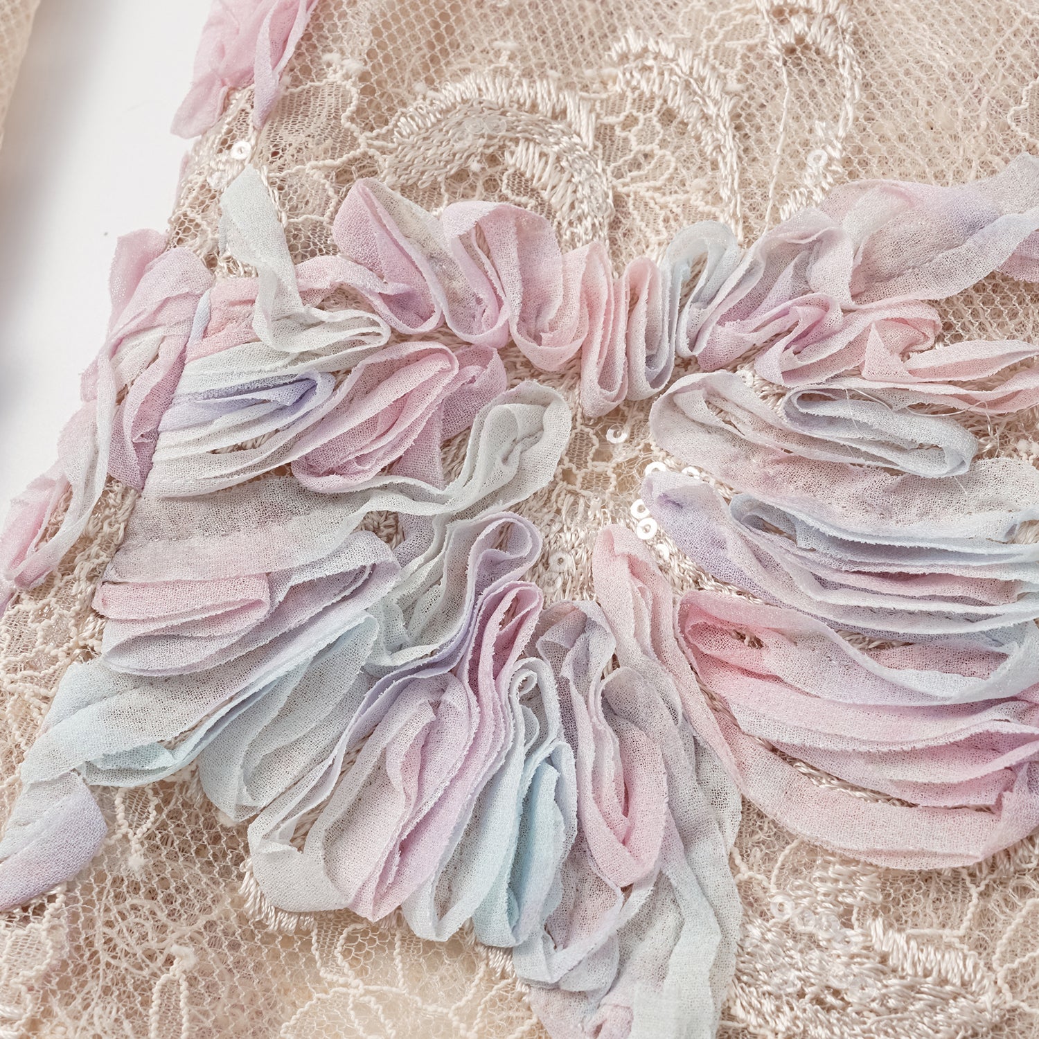 "Imperial Garden Teatime." 染緞隨畫工藝輕國風蕾絲喇叭褲— 晨曦花霧 Dawn Mist Bloom