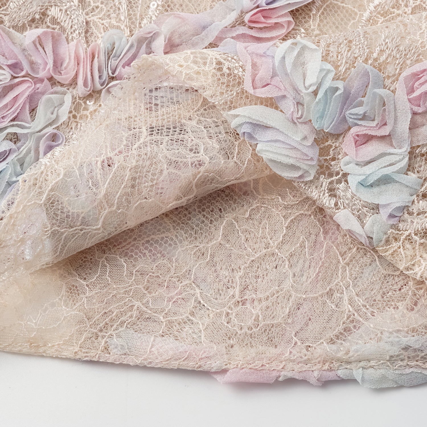 "Imperial Garden Teatime." 染緞隨畫工藝輕國風蕾絲喇叭褲— 晨曦花霧 Dawn Mist Bloom