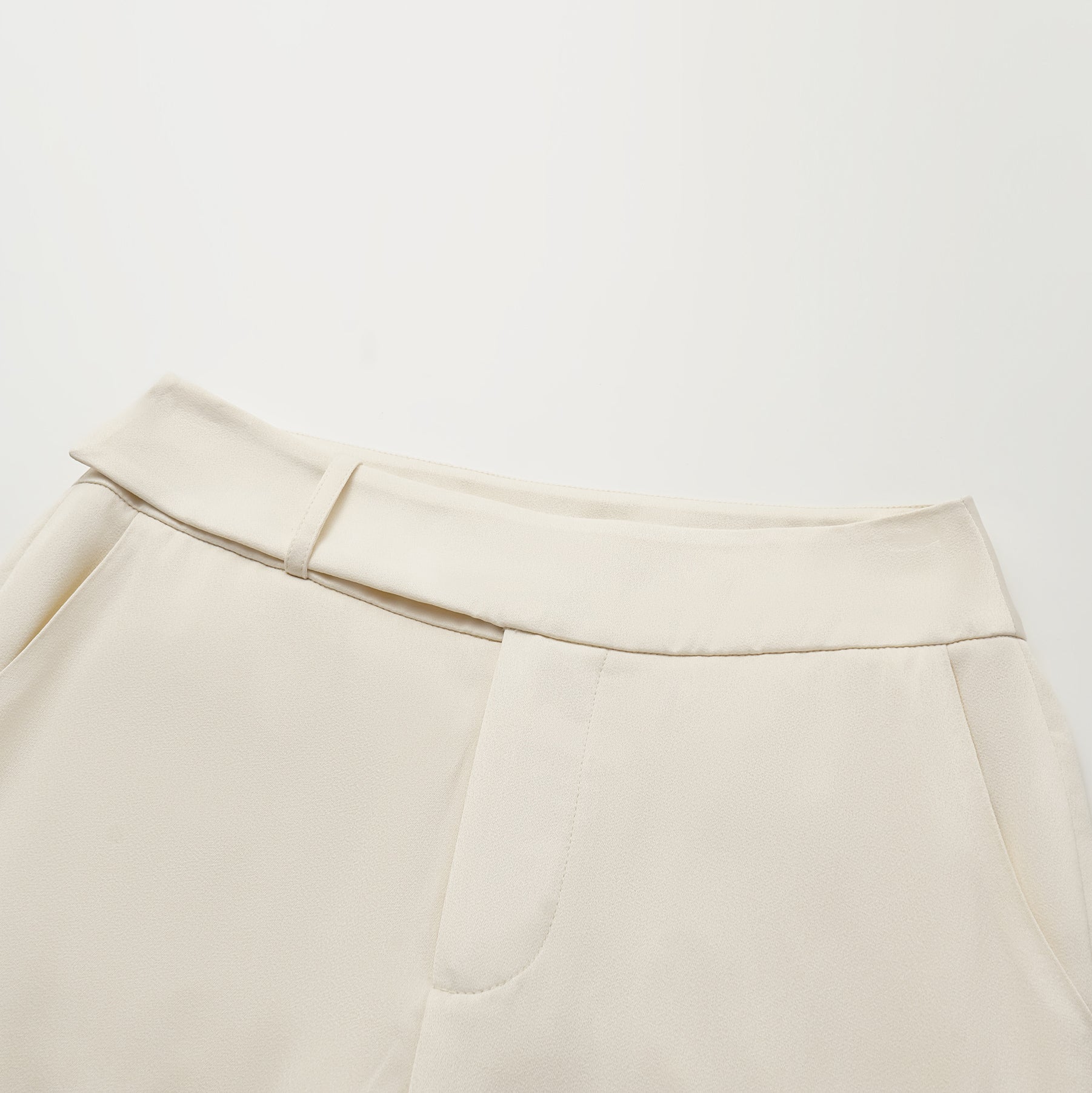 “Autumn Diary ” 珍珠醋酸緞九分喇叭褲— 米白