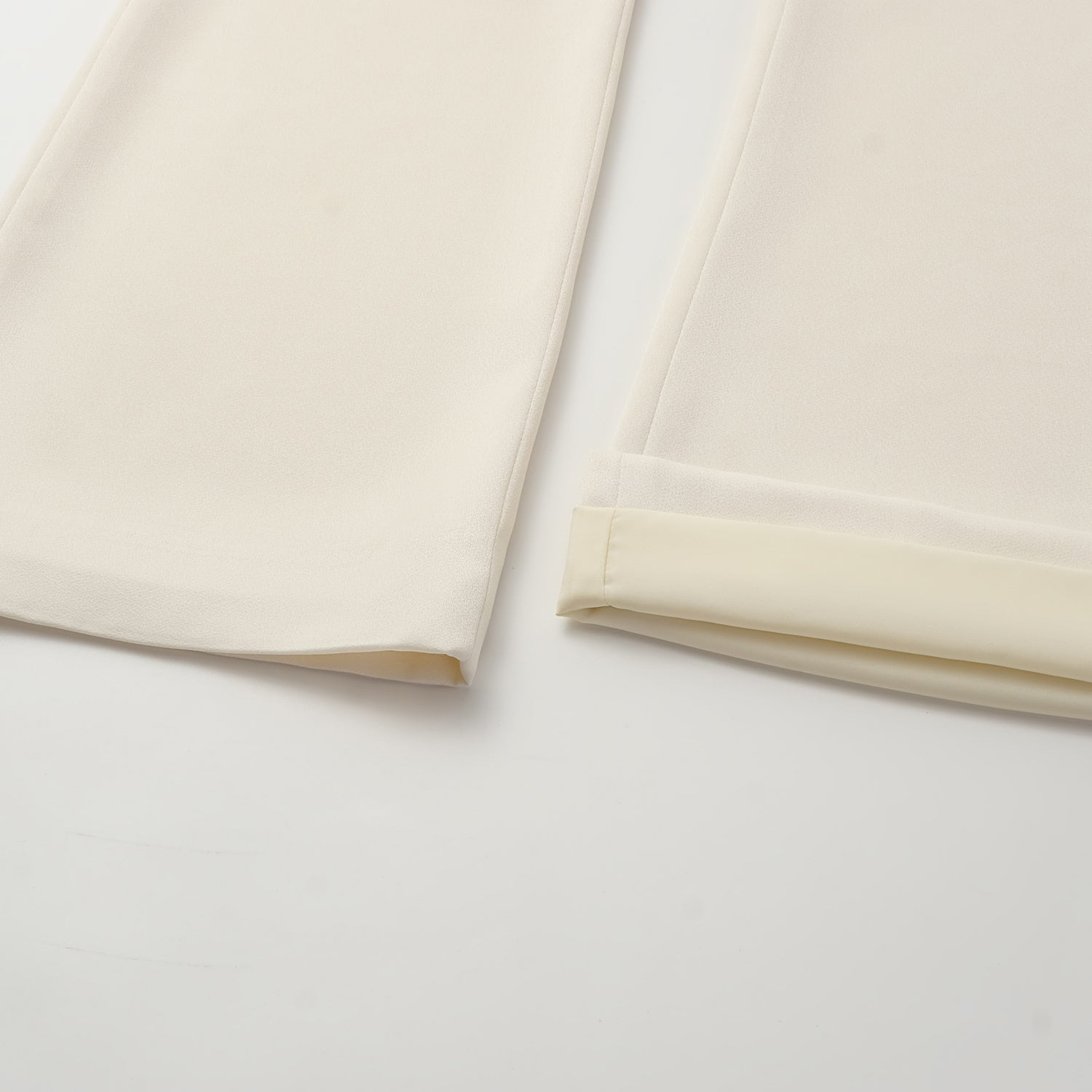 “Autumn Diary ” 珍珠醋酸緞九分喇叭褲— 米白