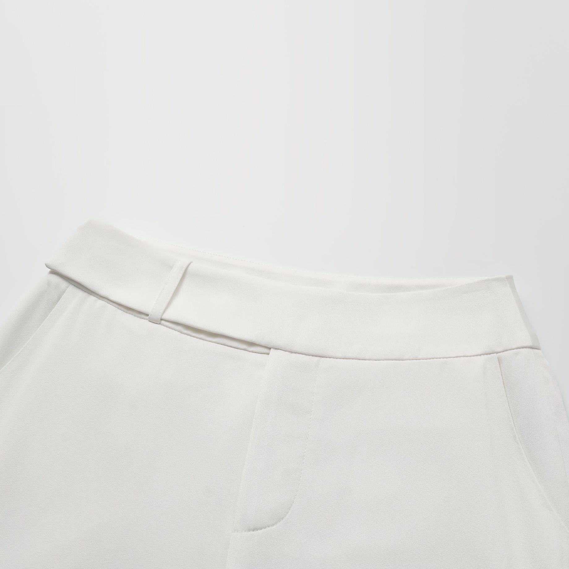 “Autumn Diary ” 珍珠醋酸緞九分喇叭褲 — 白色