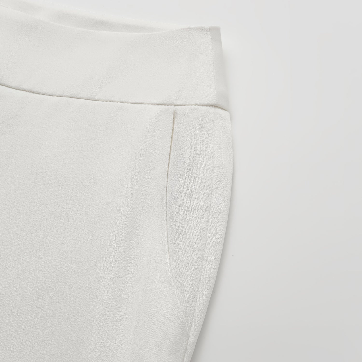 “Autumn Diary ” 珍珠醋酸緞九分喇叭褲 — 白色