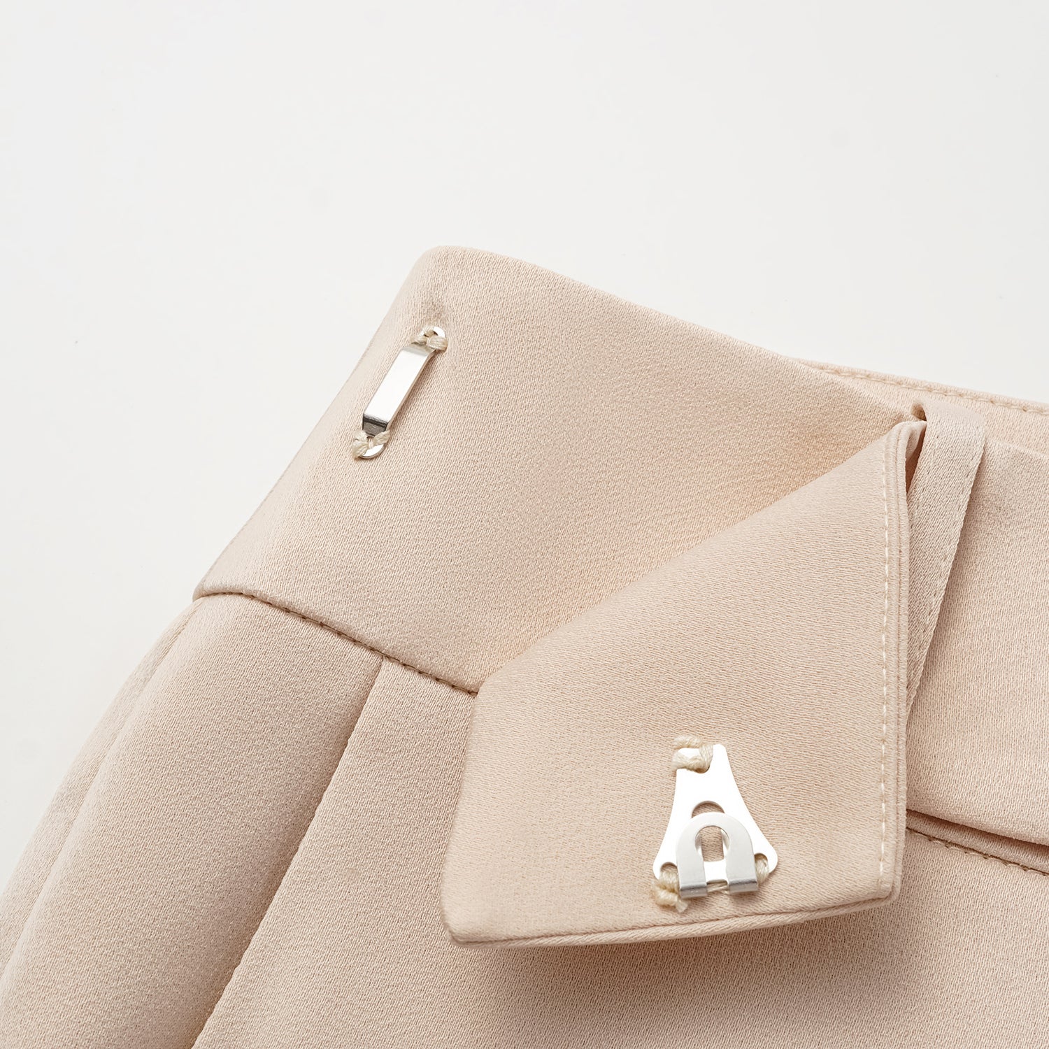 “Autumn Diary ” 珍珠醋酸緞九分喇叭褲— 裸色