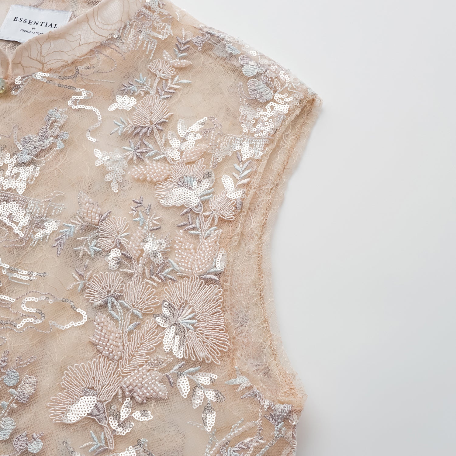 "Imperial Garden Teatime" 點景白描奢華珠繡蕾絲輕國風長版馬甲—Petal Silhouette花間影