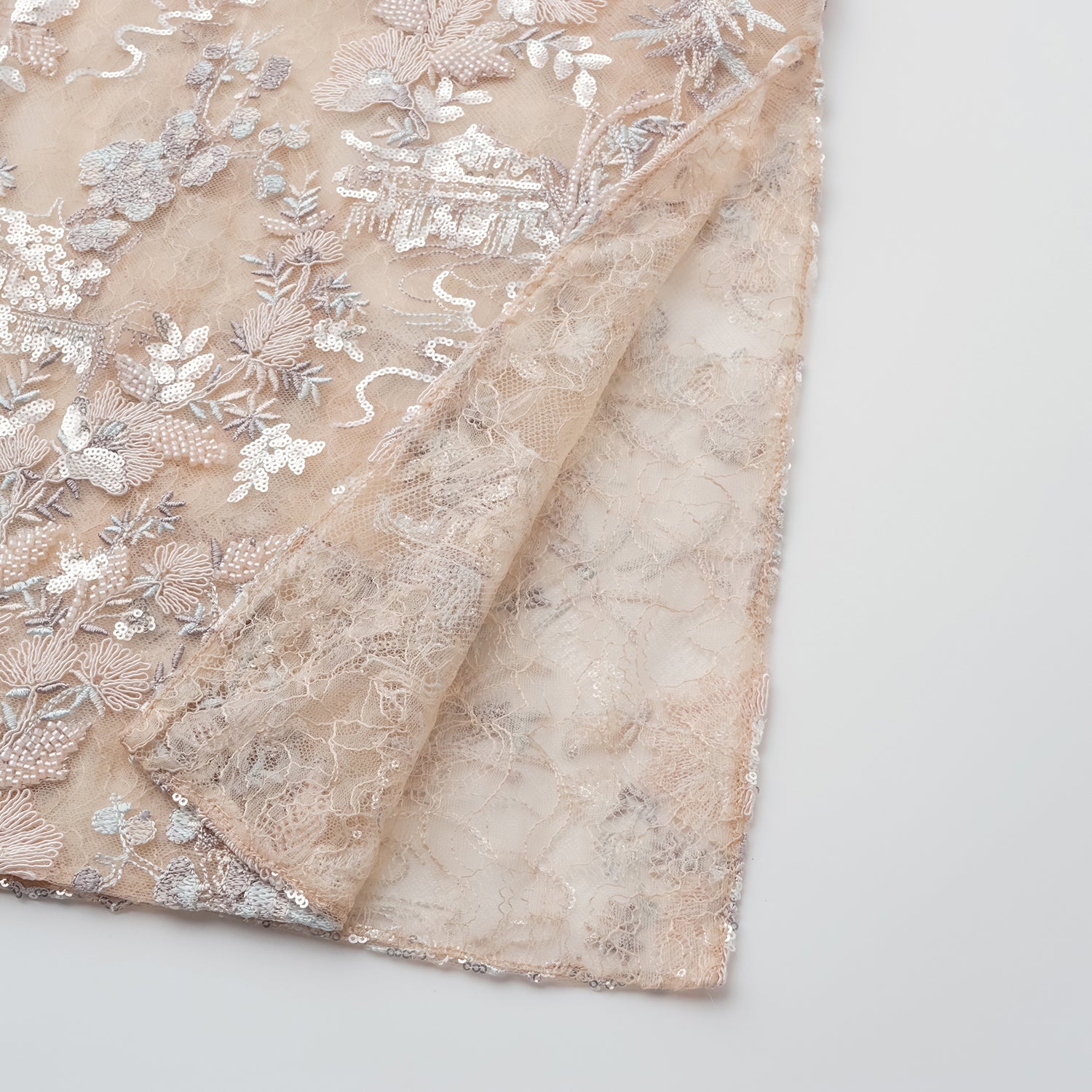 "Imperial Garden Teatime" 點景白描奢華珠繡蕾絲輕國風長版馬甲—Petal Silhouette花間影