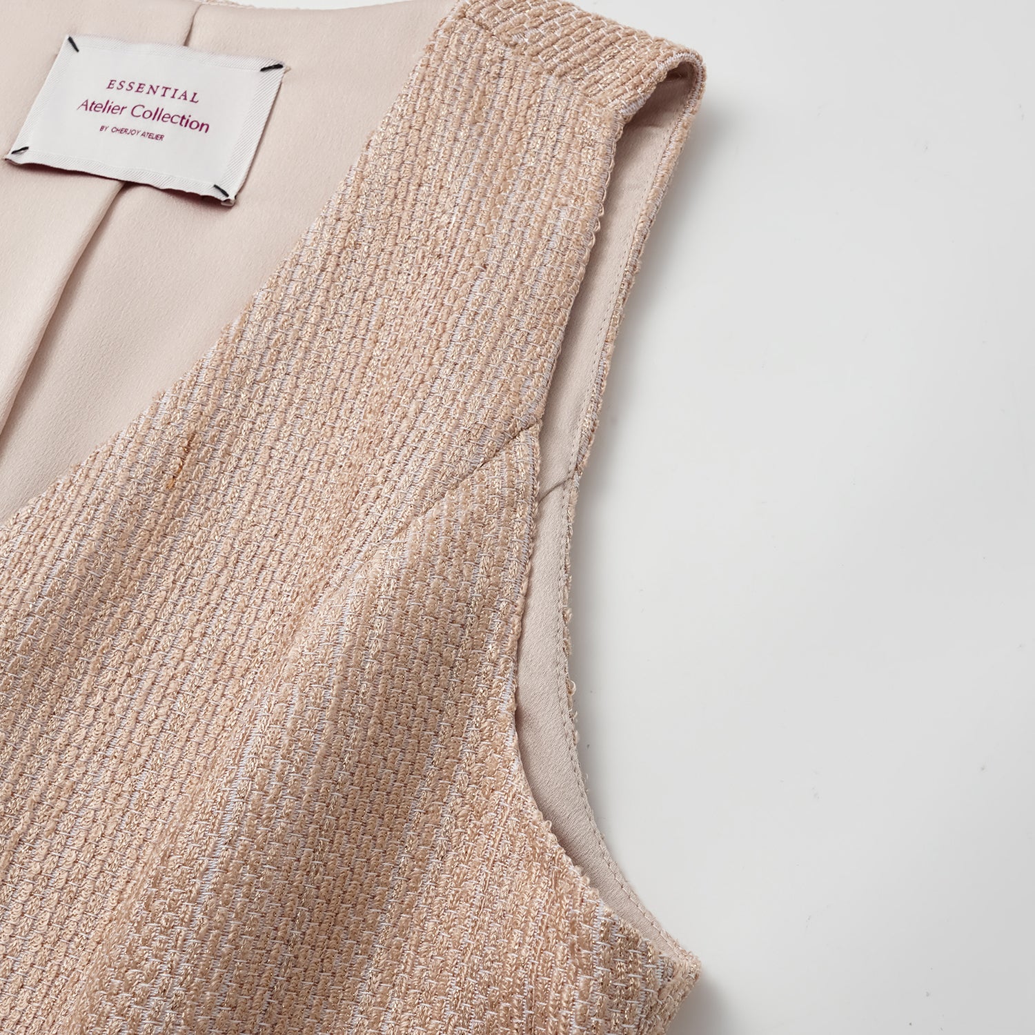 "Weekend at Monaco." 西班牙輕薄花呢修身剪裁馬甲背心— Amber Gold