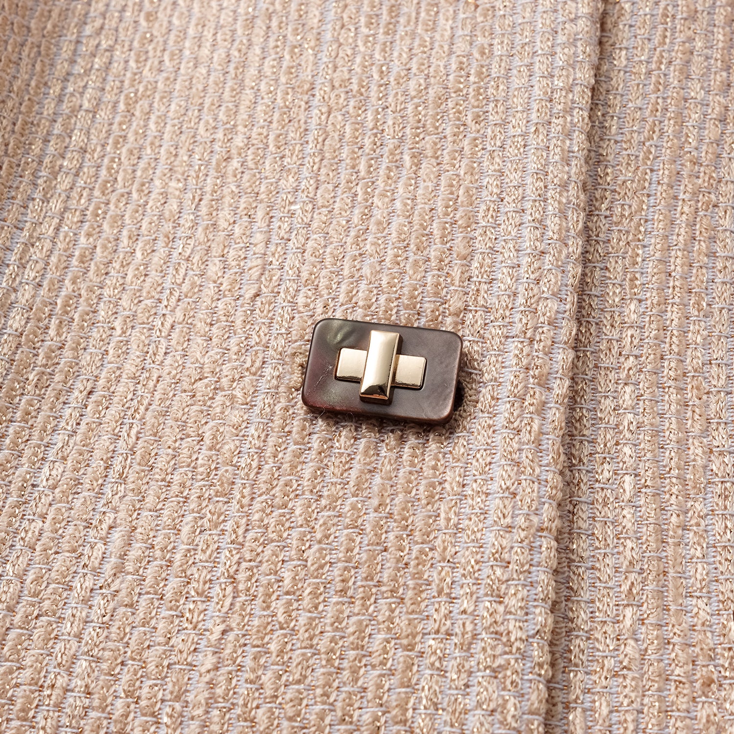 "Weekend at Monaco." 西班牙輕薄花呢修身剪裁馬甲背心— Amber Gold