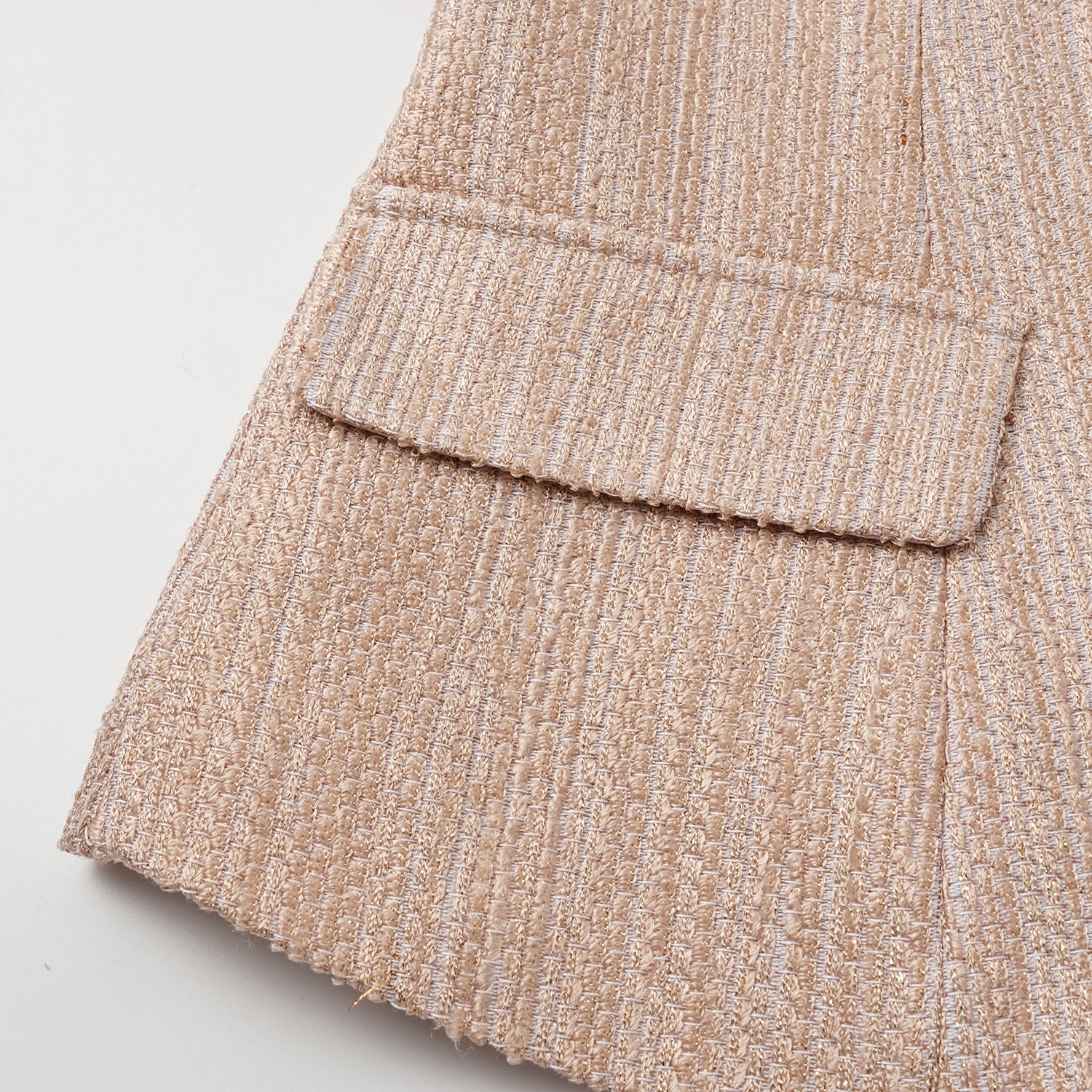 "Weekend at Monaco." 西班牙輕薄花呢修身剪裁馬甲背心— Amber Gold