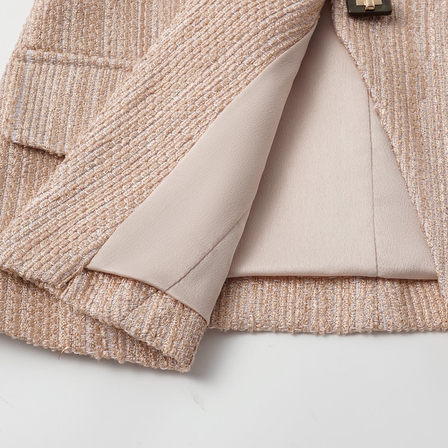 "Weekend at Monaco." 西班牙輕薄花呢修身剪裁馬甲背心— Amber Gold