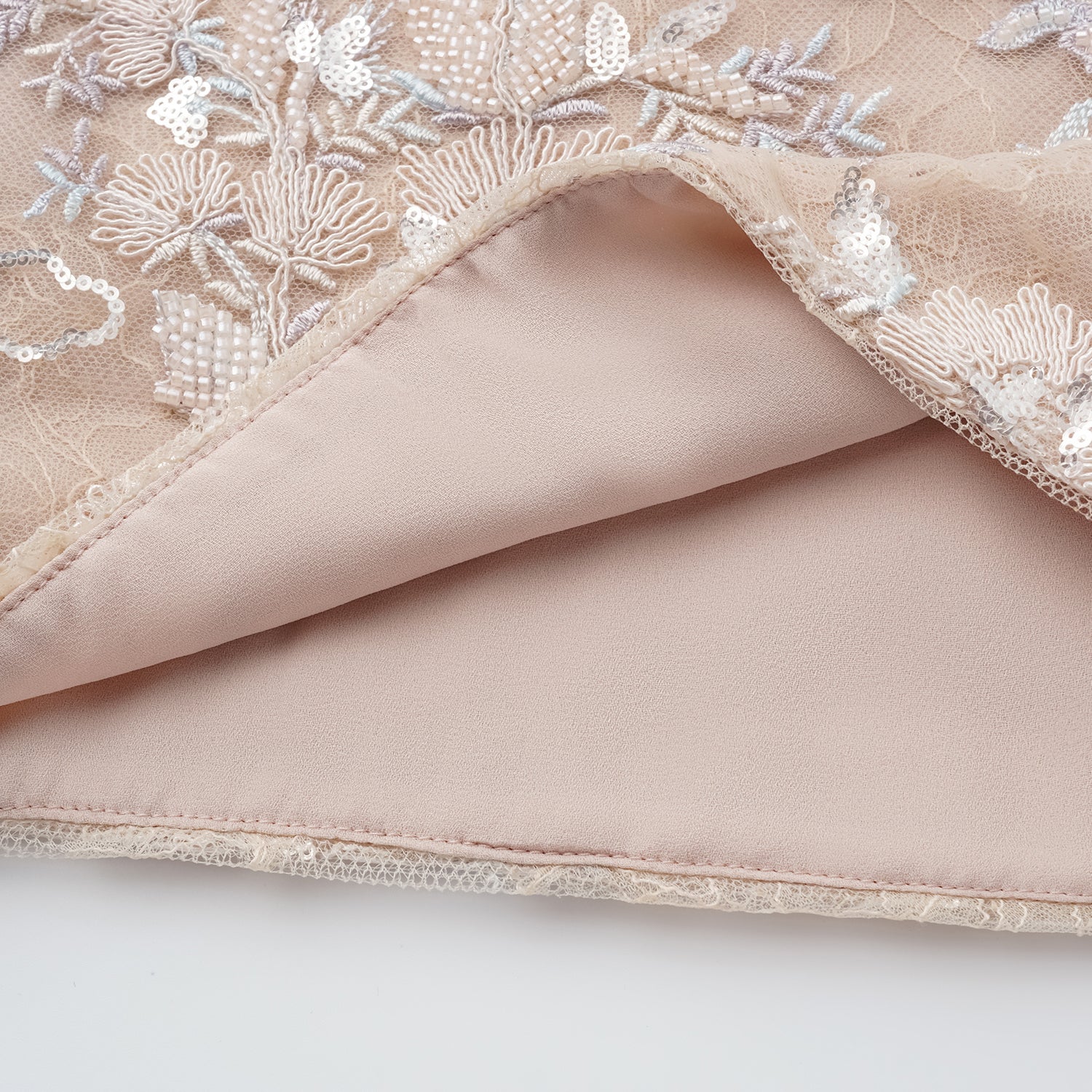 "Imperial Garden Teatime"點景白描奢華珠繡輕國風蕾絲短褲—Petal Silhouette花間影