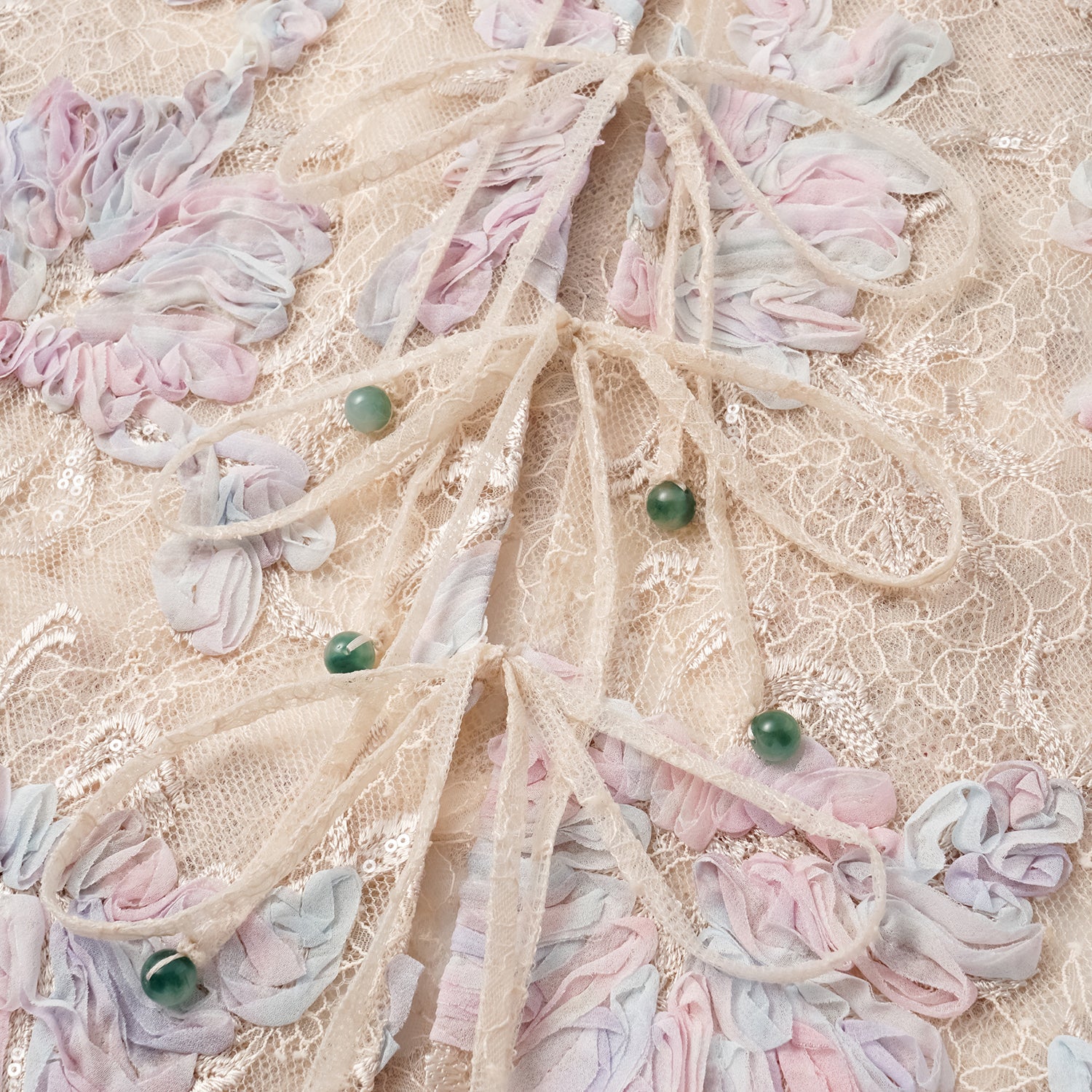 "Imperial Garden Teatime." 染緞隨畫工藝蕾絲輕國風背心— 晨曦花霧 Dawn Mist Bloom