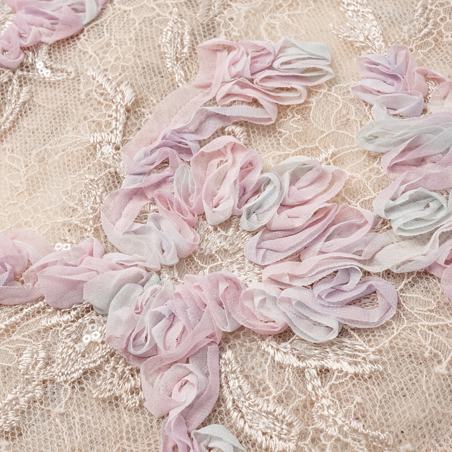 "Imperial Garden Teatime." 染緞隨畫工藝蕾絲輕國風背心— 晨曦花霧 Dawn Mist Bloom