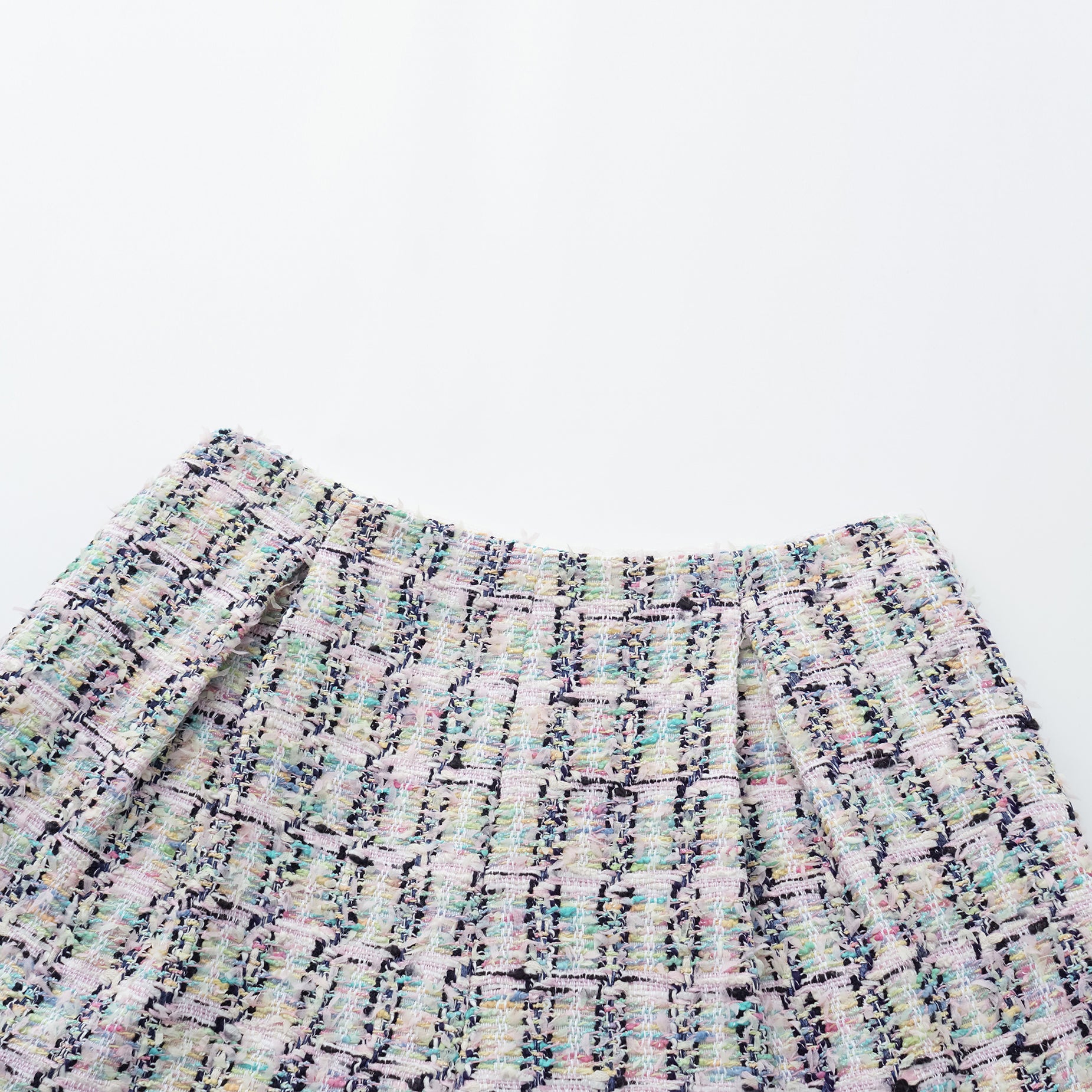 “Weekend at Monaco” 法國輕薄花呢短褲—Dewy Lawn野境綴影