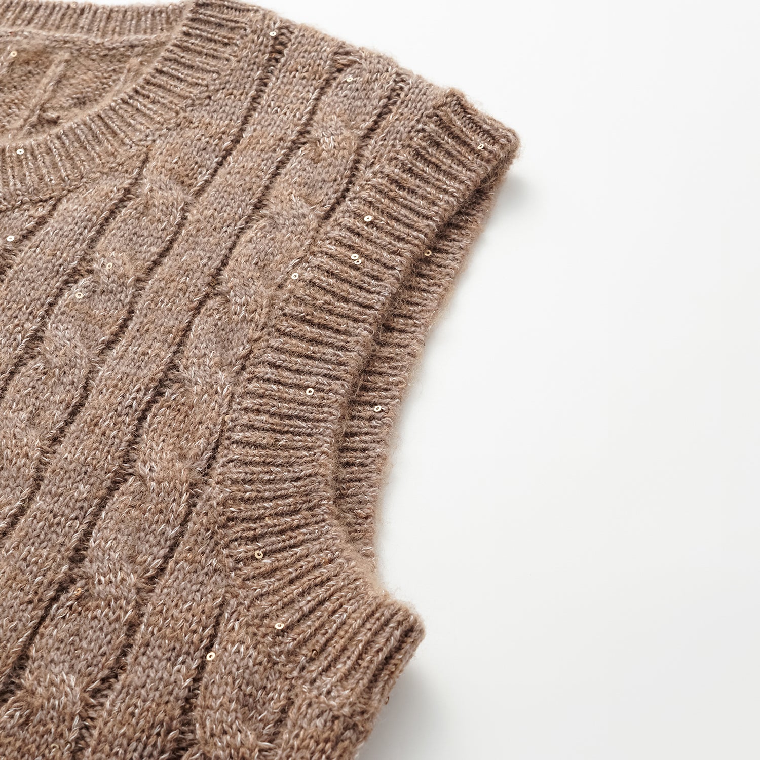 “Winter diary.” 100% Cashmere 亮片麻花編織針織背心—Harmony