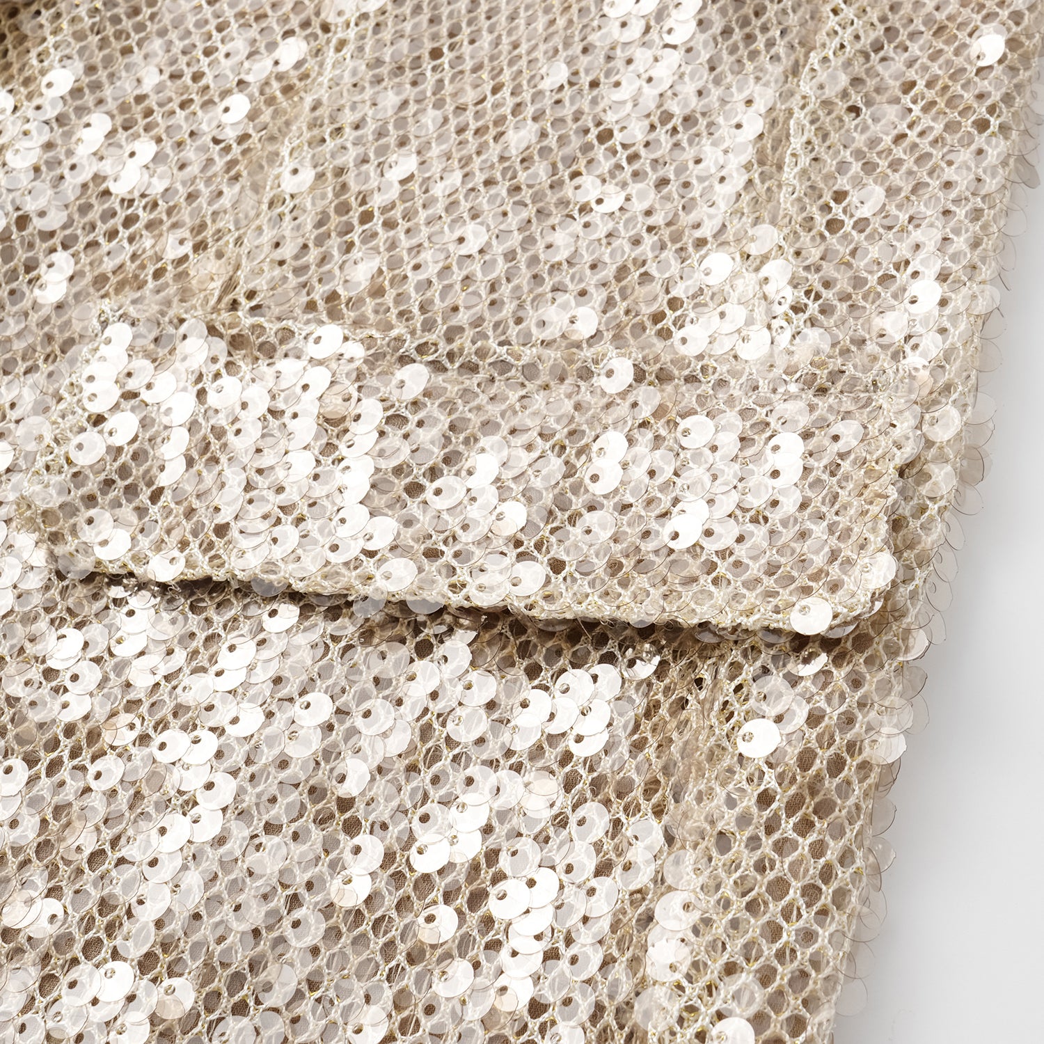 “Daytime Party.” 粼波光藝針織西裝外套