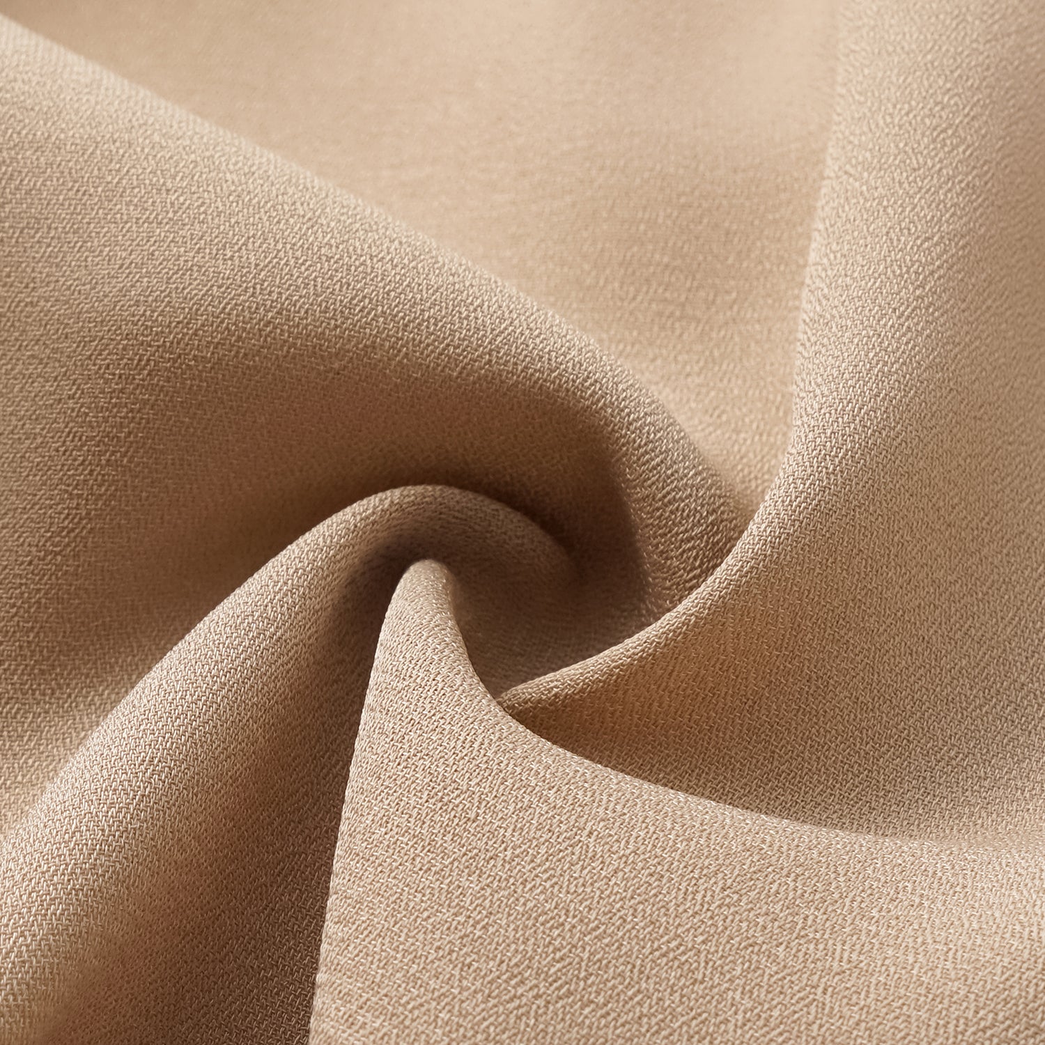 “Daytime Party.” 粼波光藝針織西裝外套