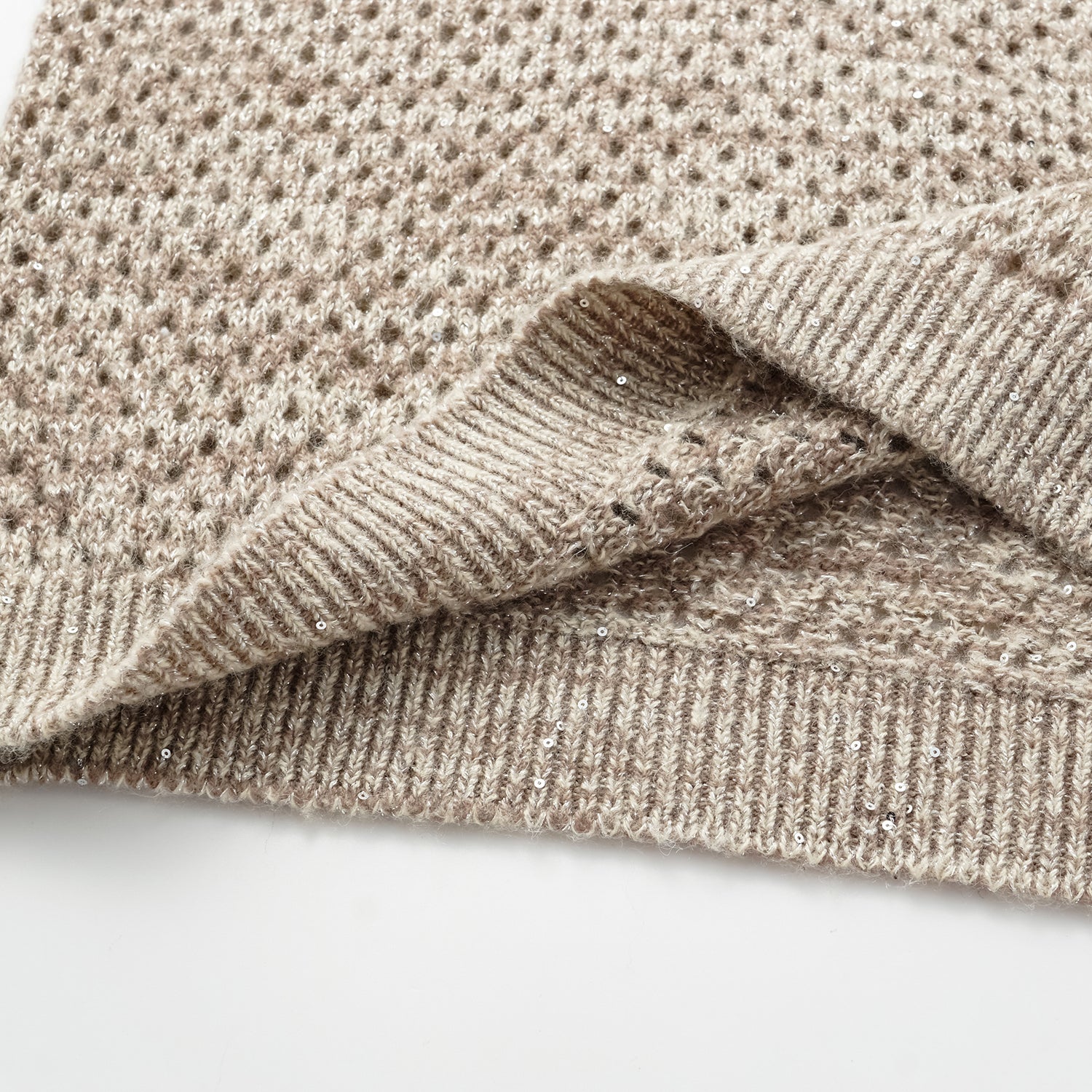 "Chelsea Citywalk." 100% Cashmere 亮片蕾絲編織工藝針織背心—Almond Cappuccino