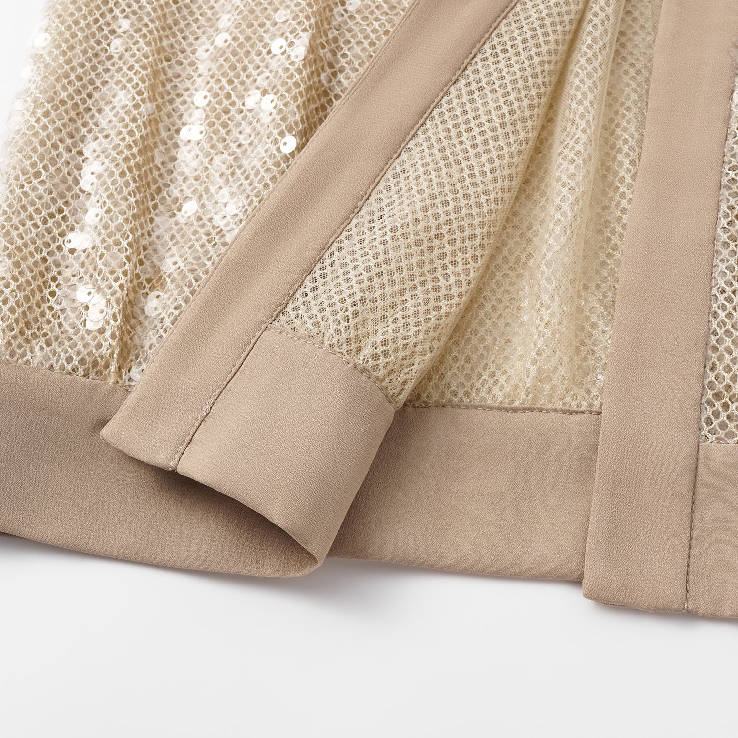 “Daytime Party.” 粼波光藝針織小外套