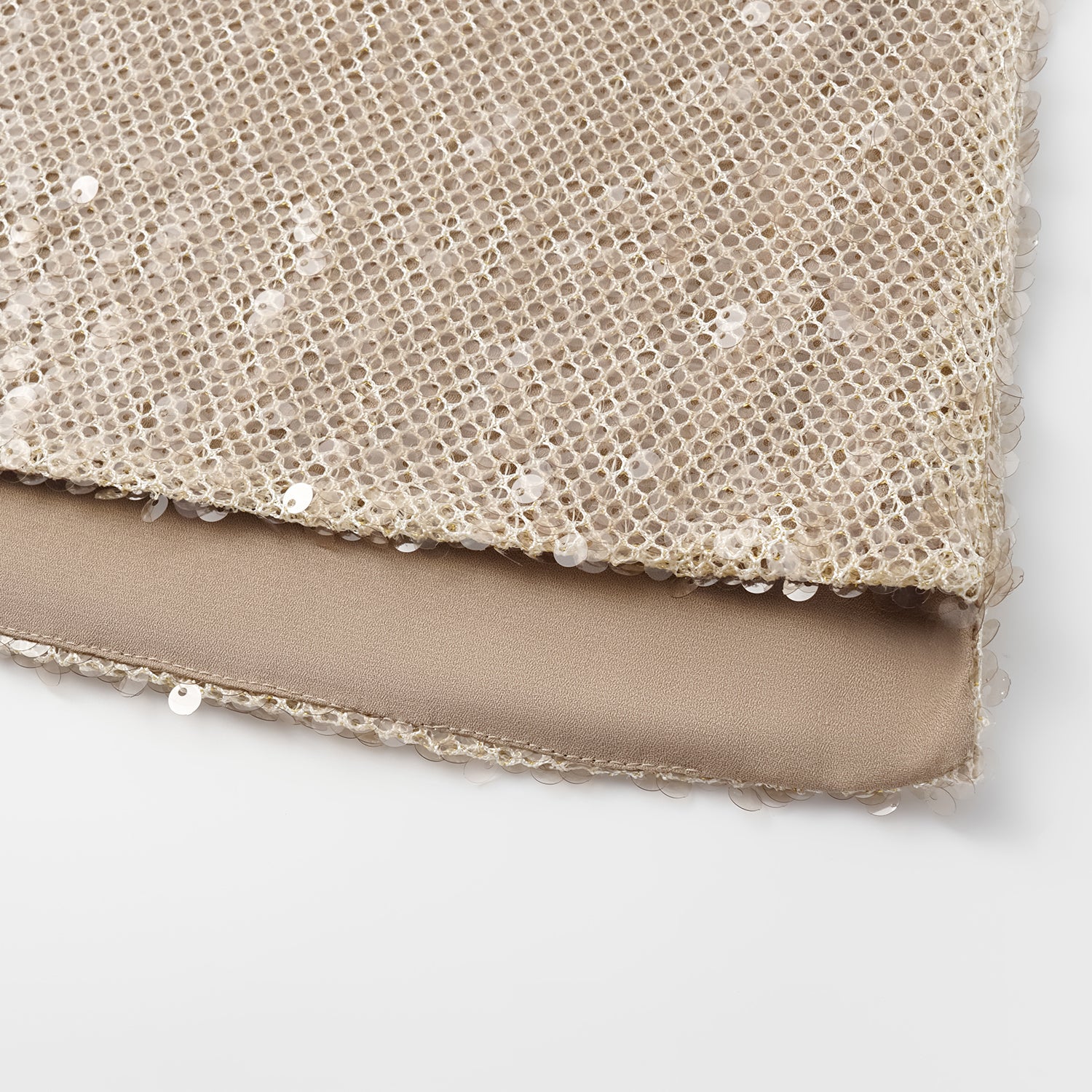 “Daytime Party.” 粼波光藝針織背心