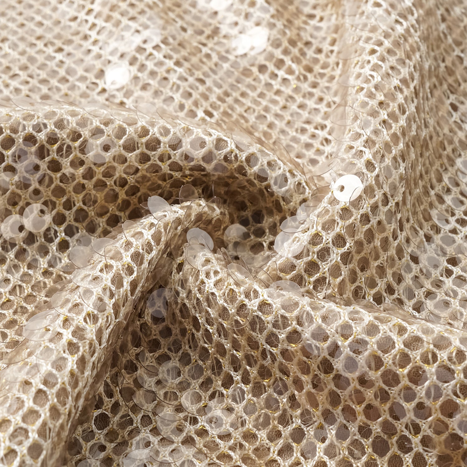 “Daytime Party.” 粼波光藝針織背心